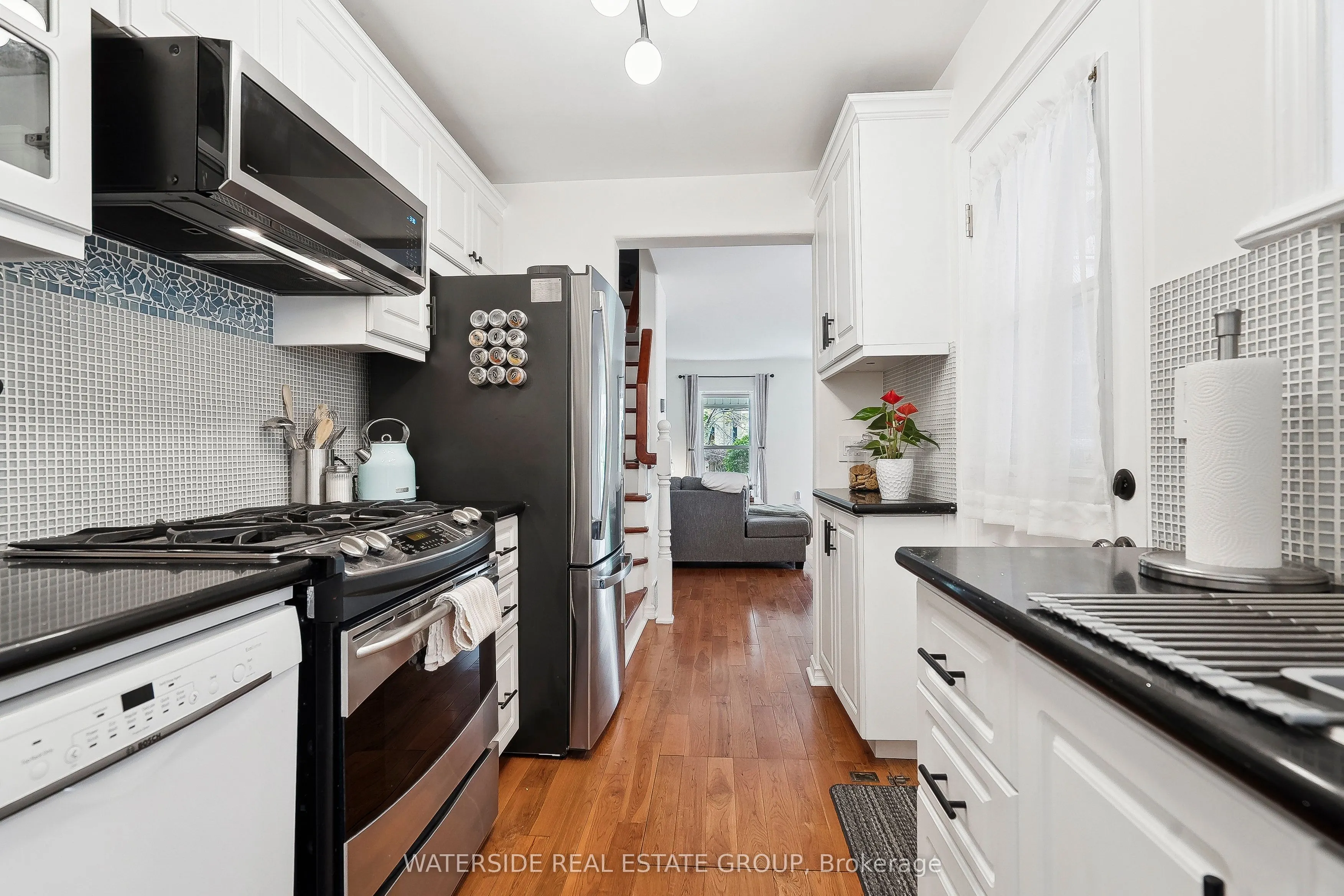 75 Ray Street N