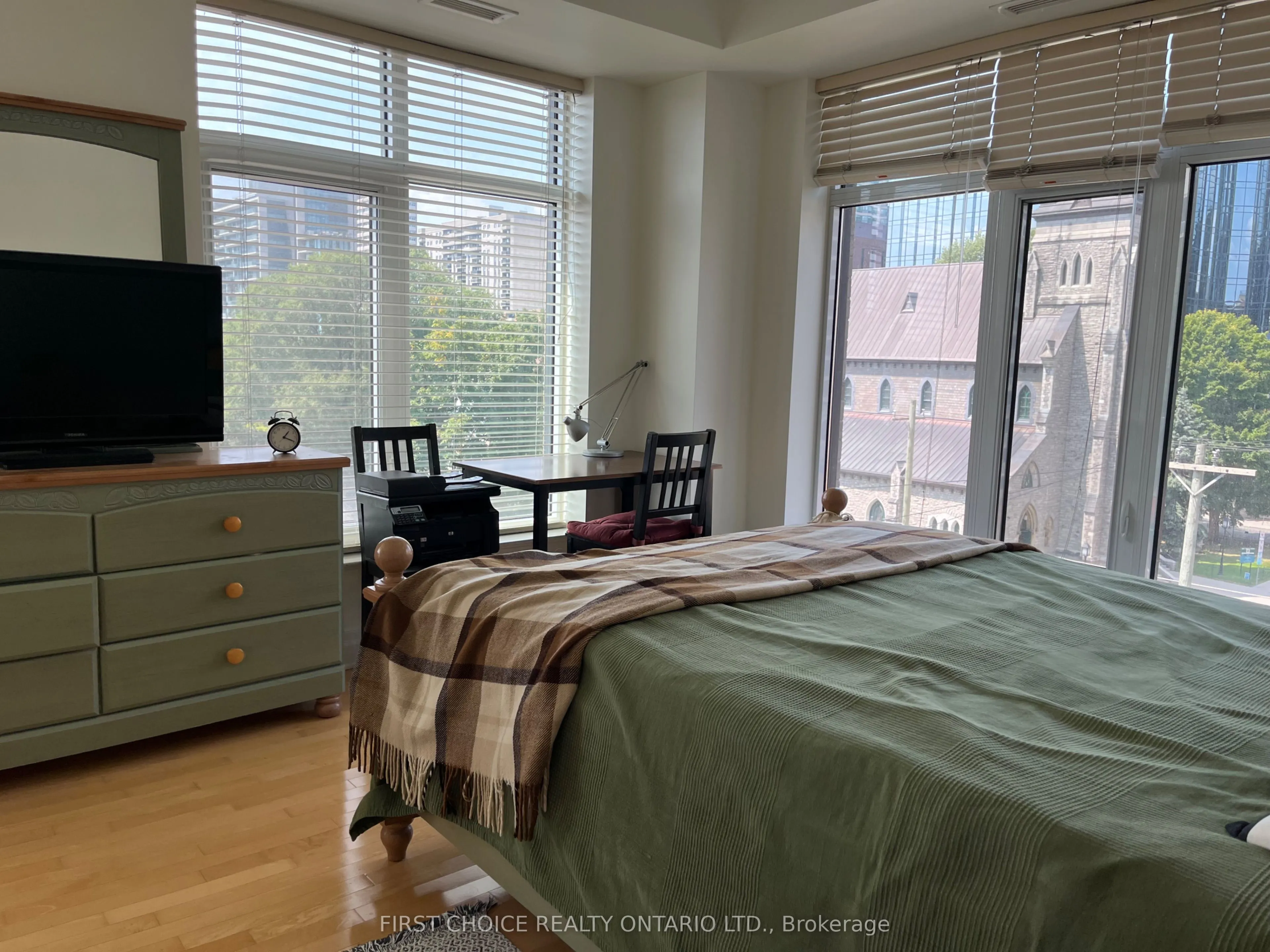 245 Kent Street, #609