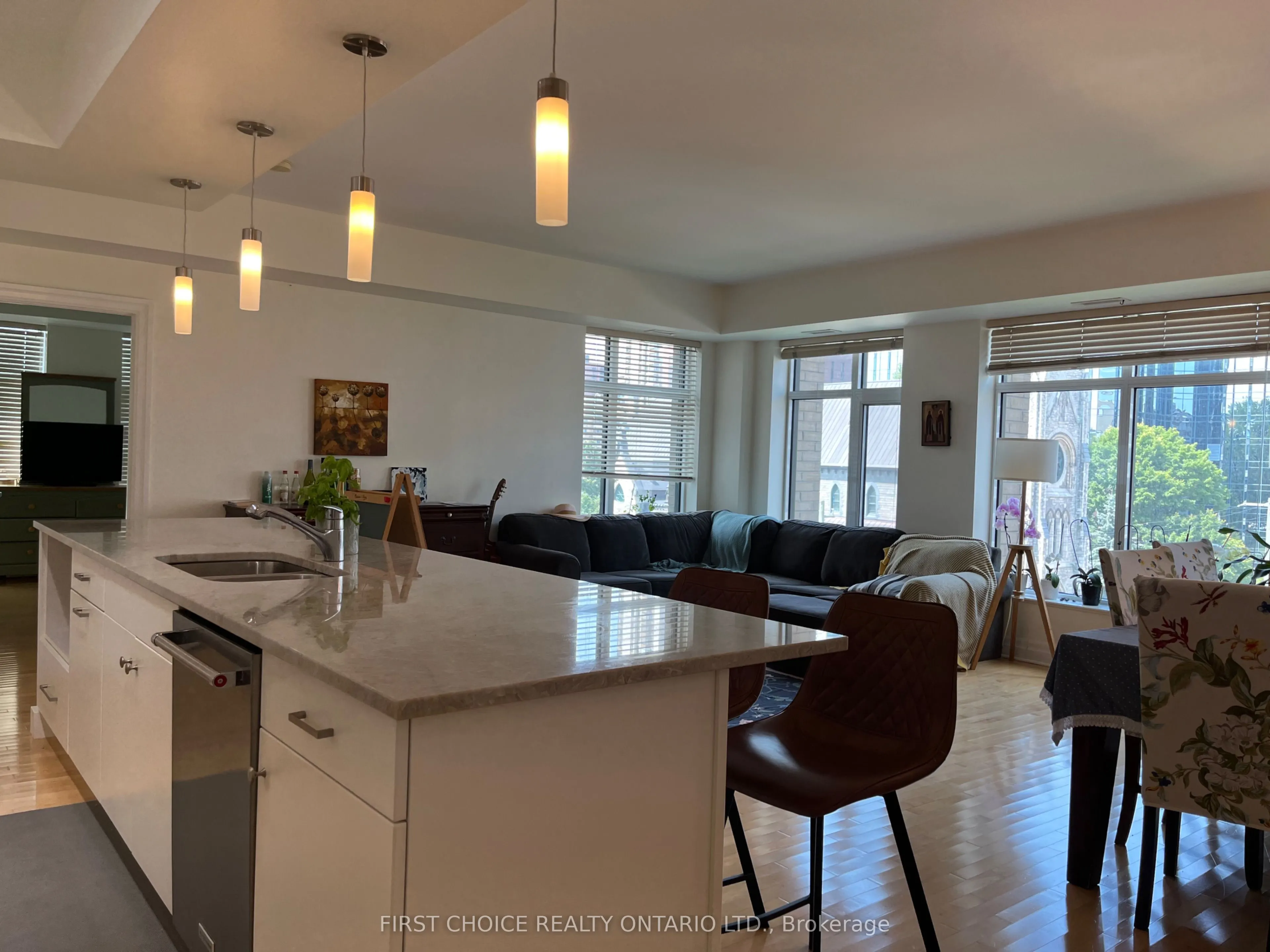 245 Kent Street, #609