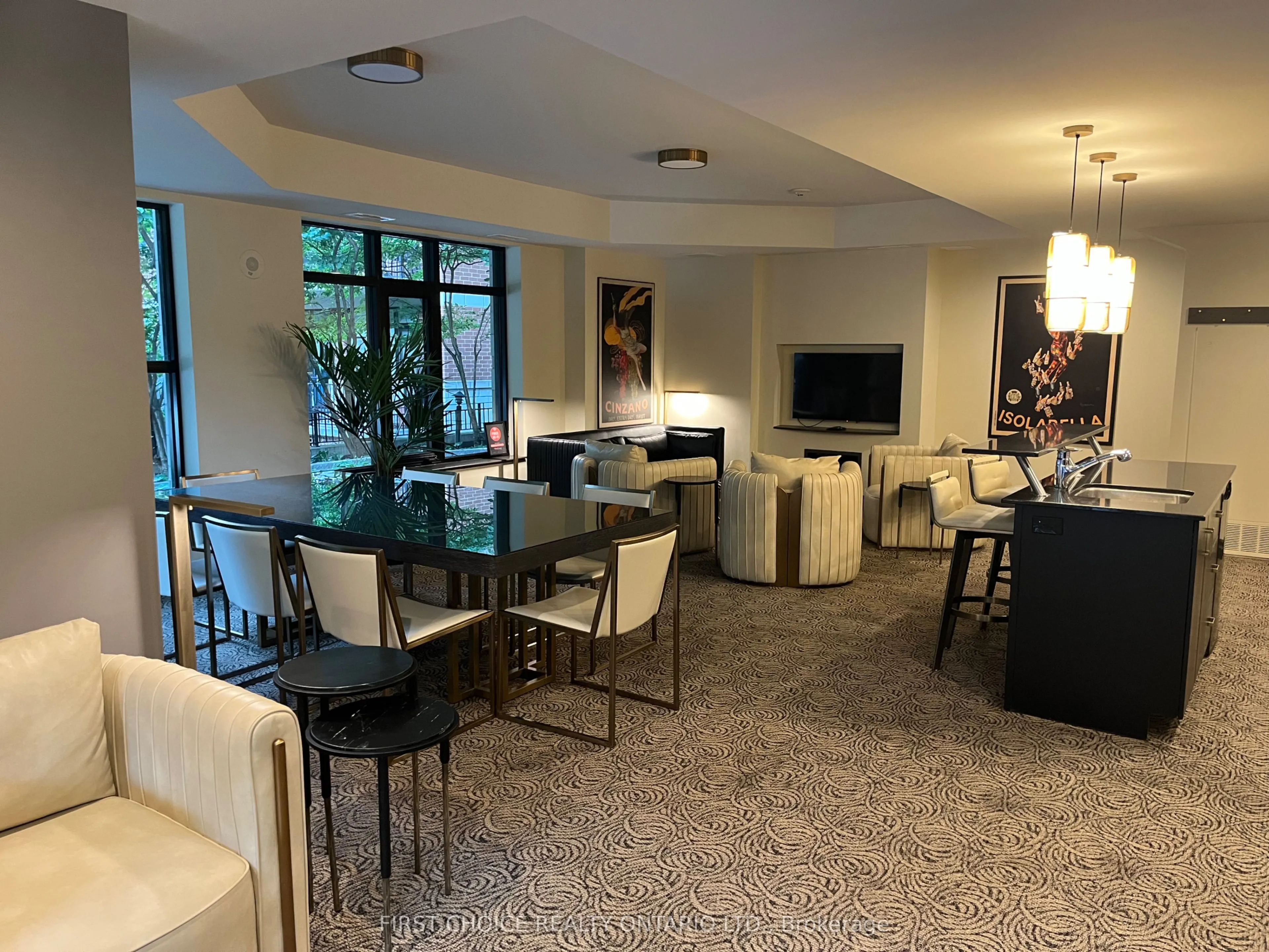 245 Kent Street, #609
