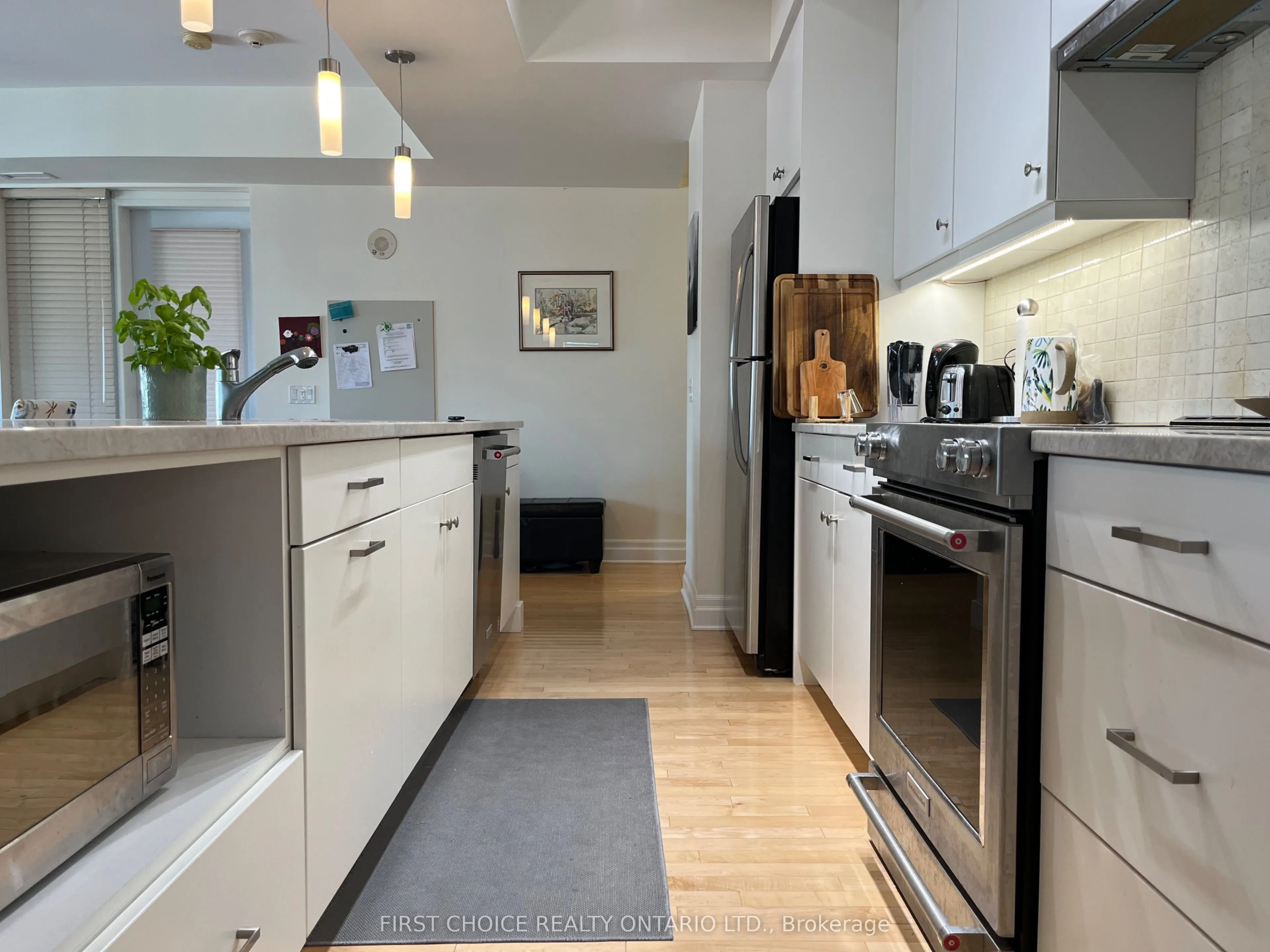 245 Kent Street, #609
