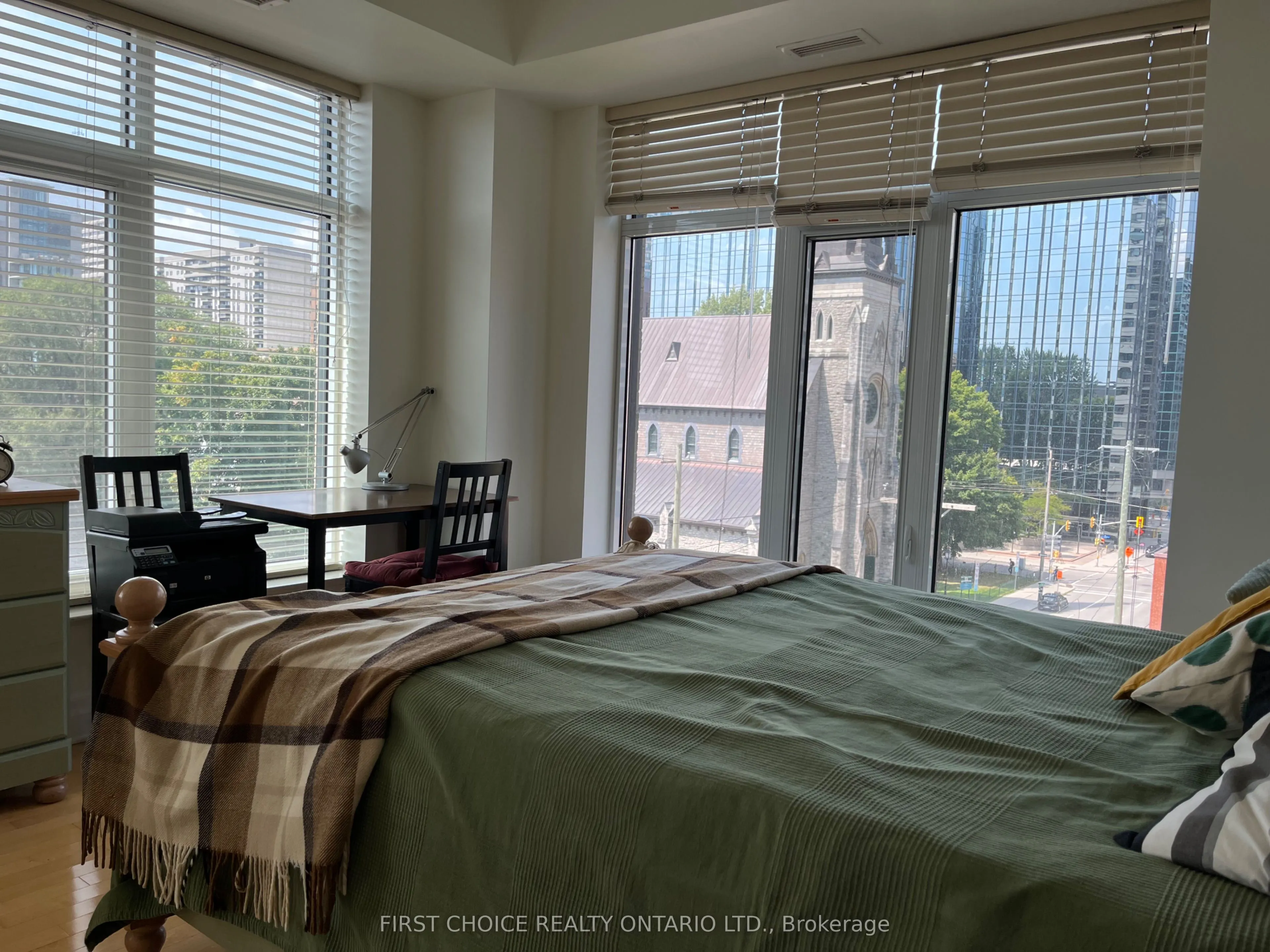 245 Kent Street, #609
