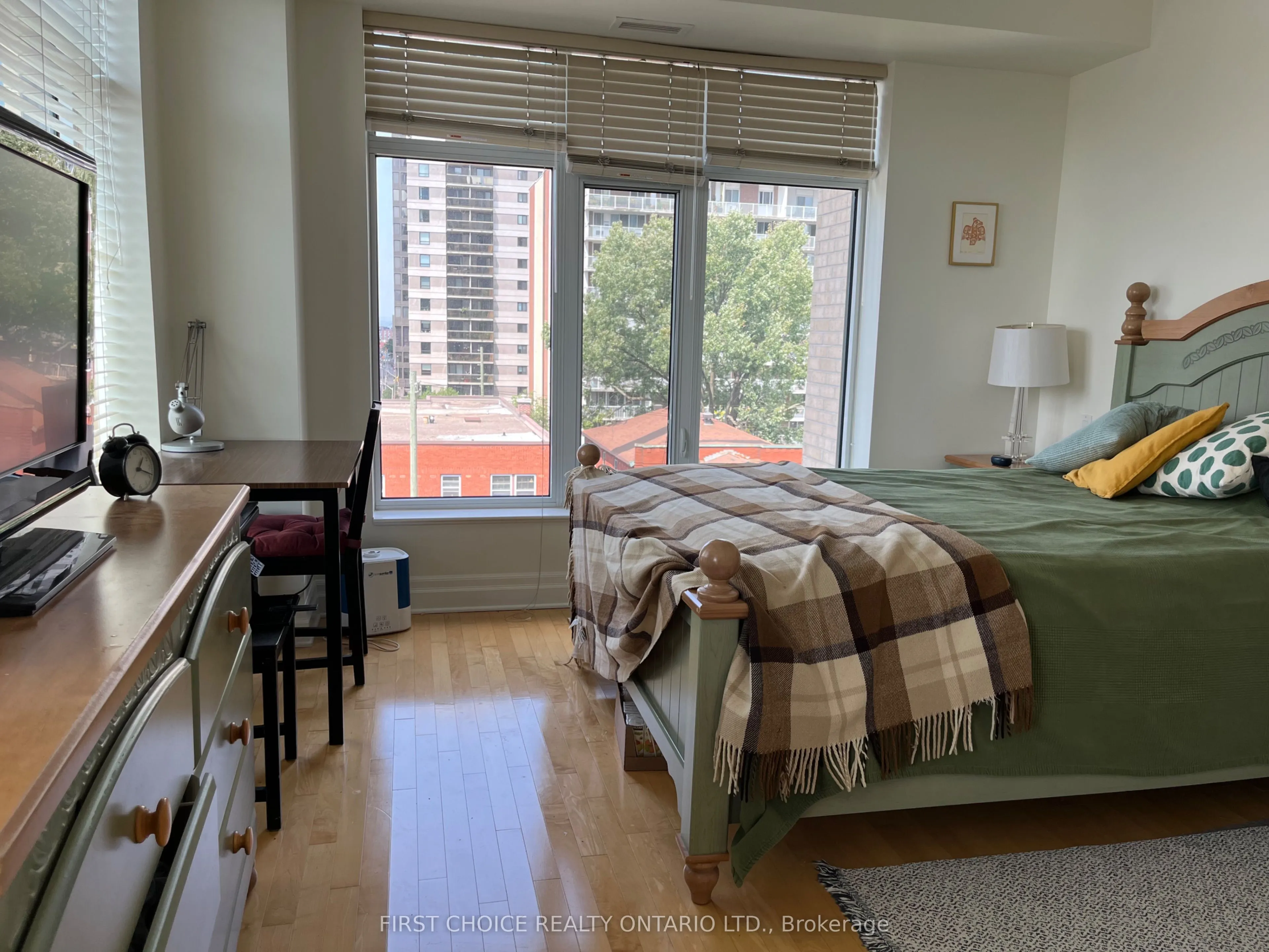 245 Kent Street, #609
