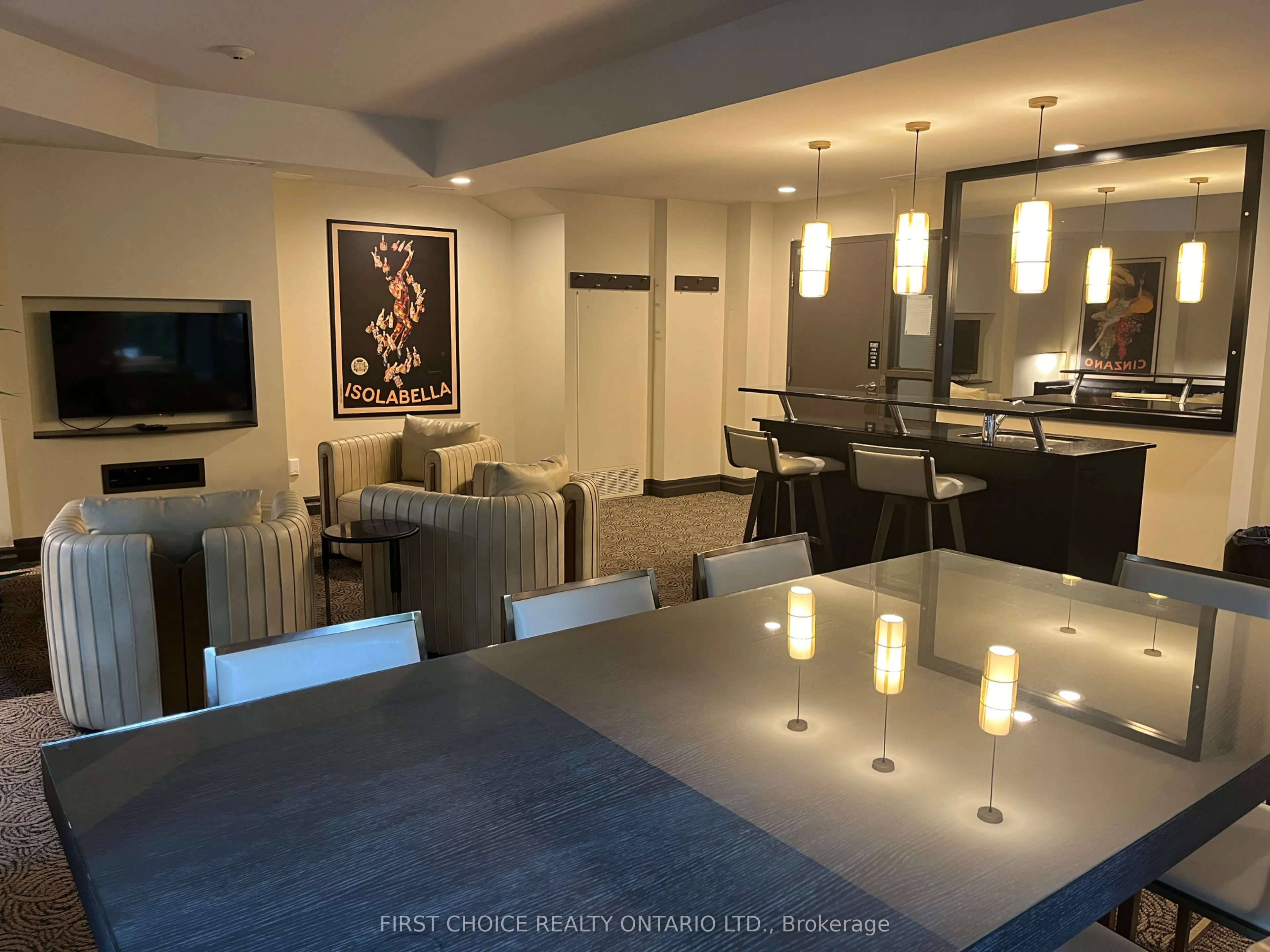 245 Kent Street, #609