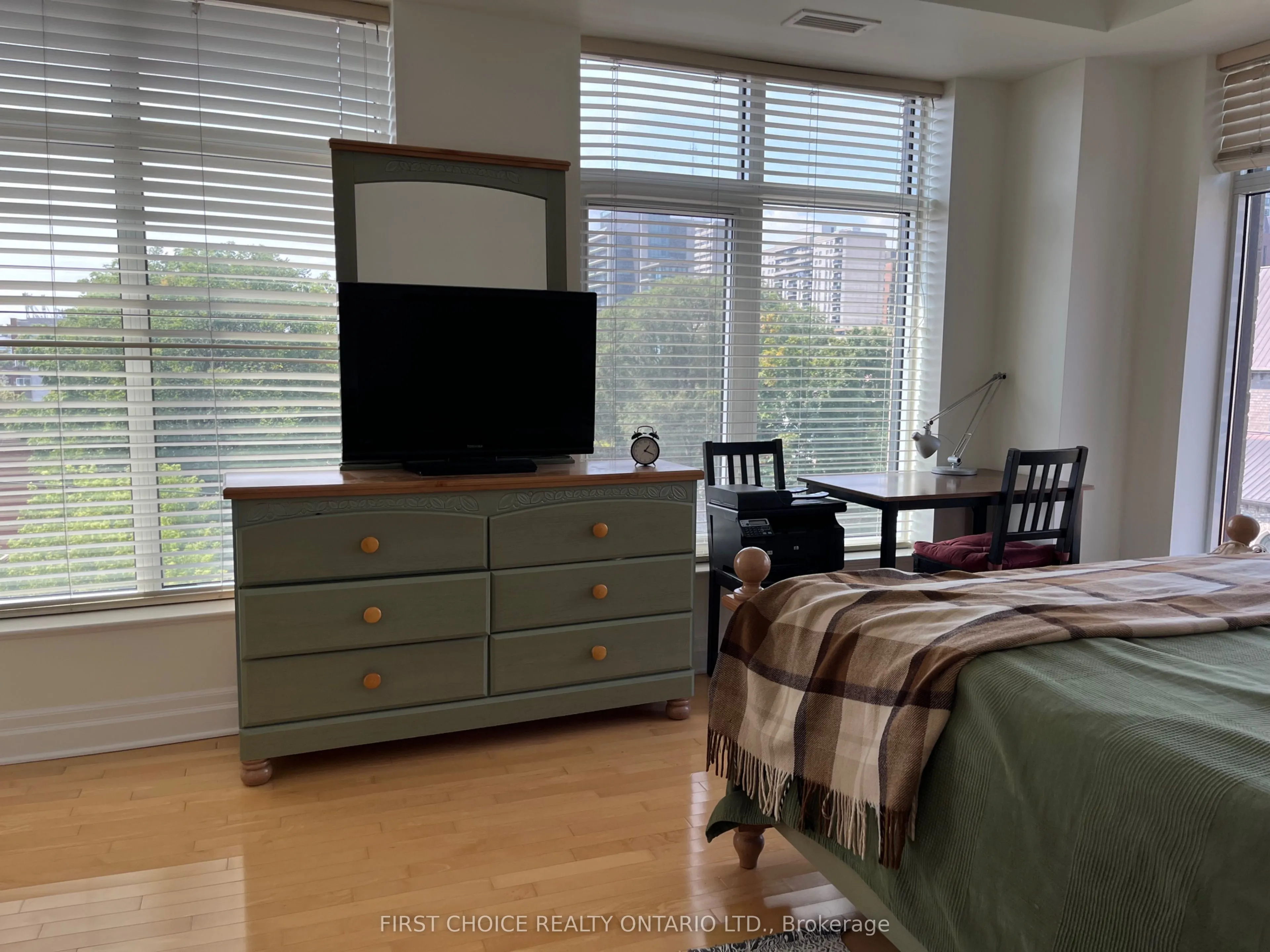 245 Kent Street, #609