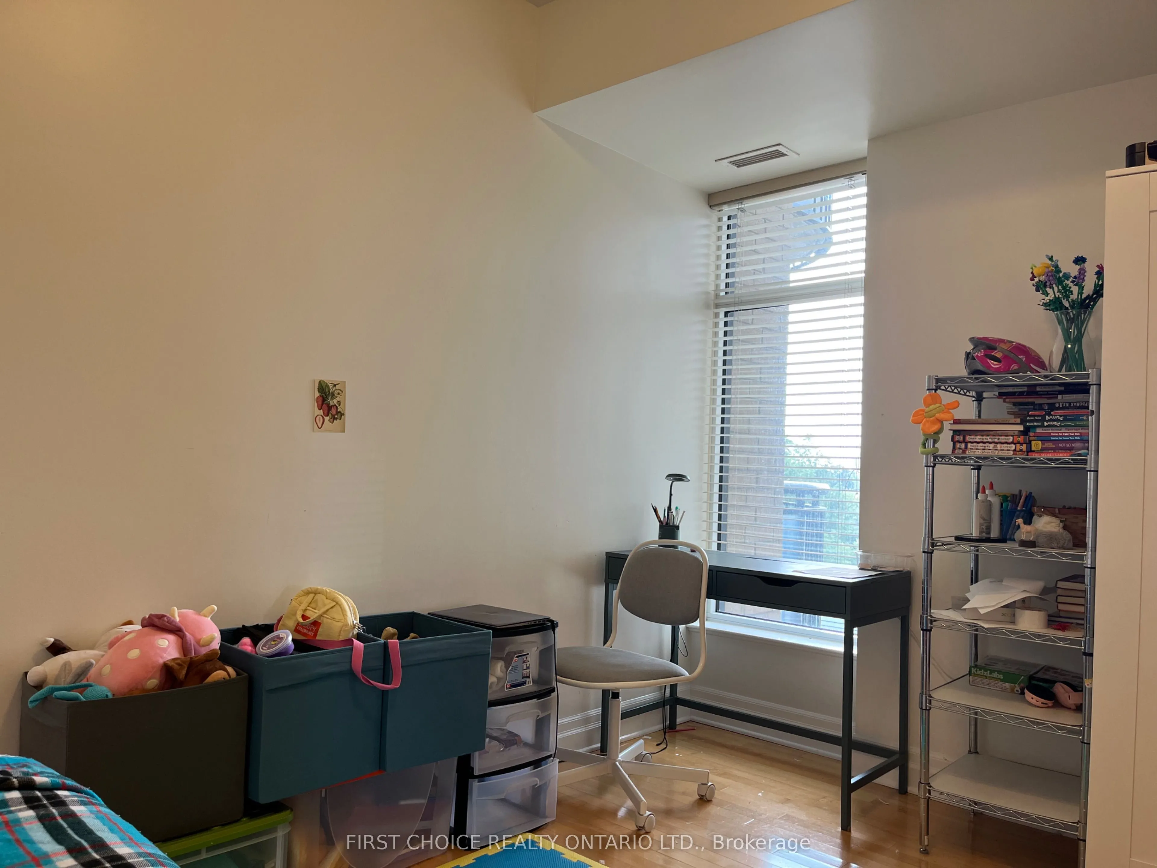 245 Kent Street, #609
