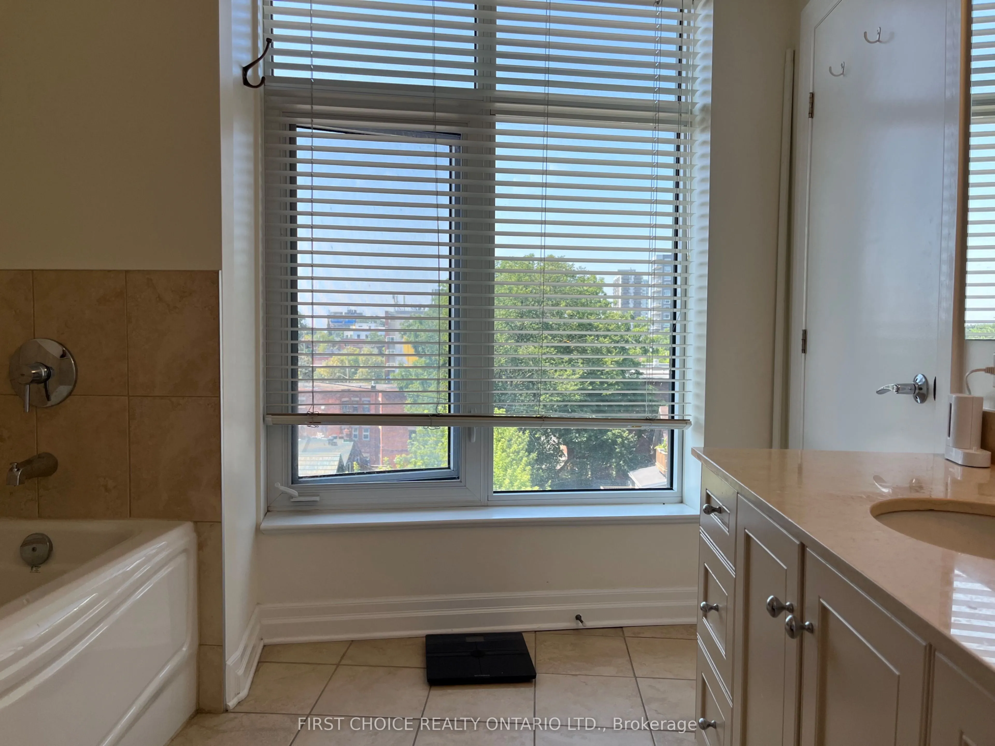 245 Kent Street, #609