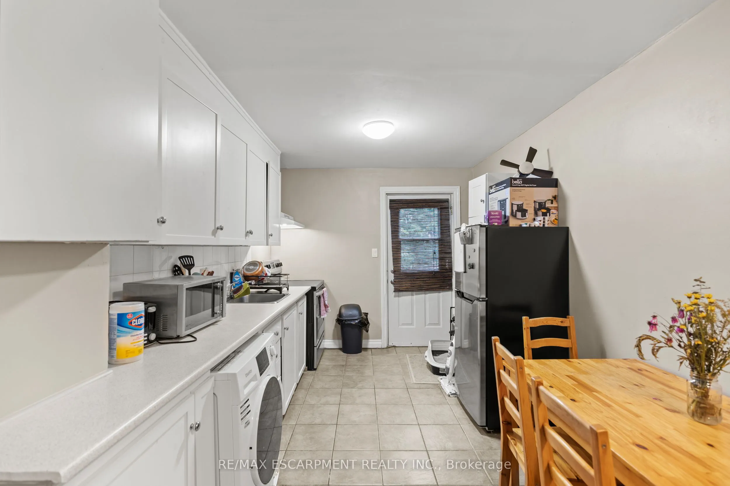 48 Locke Street S