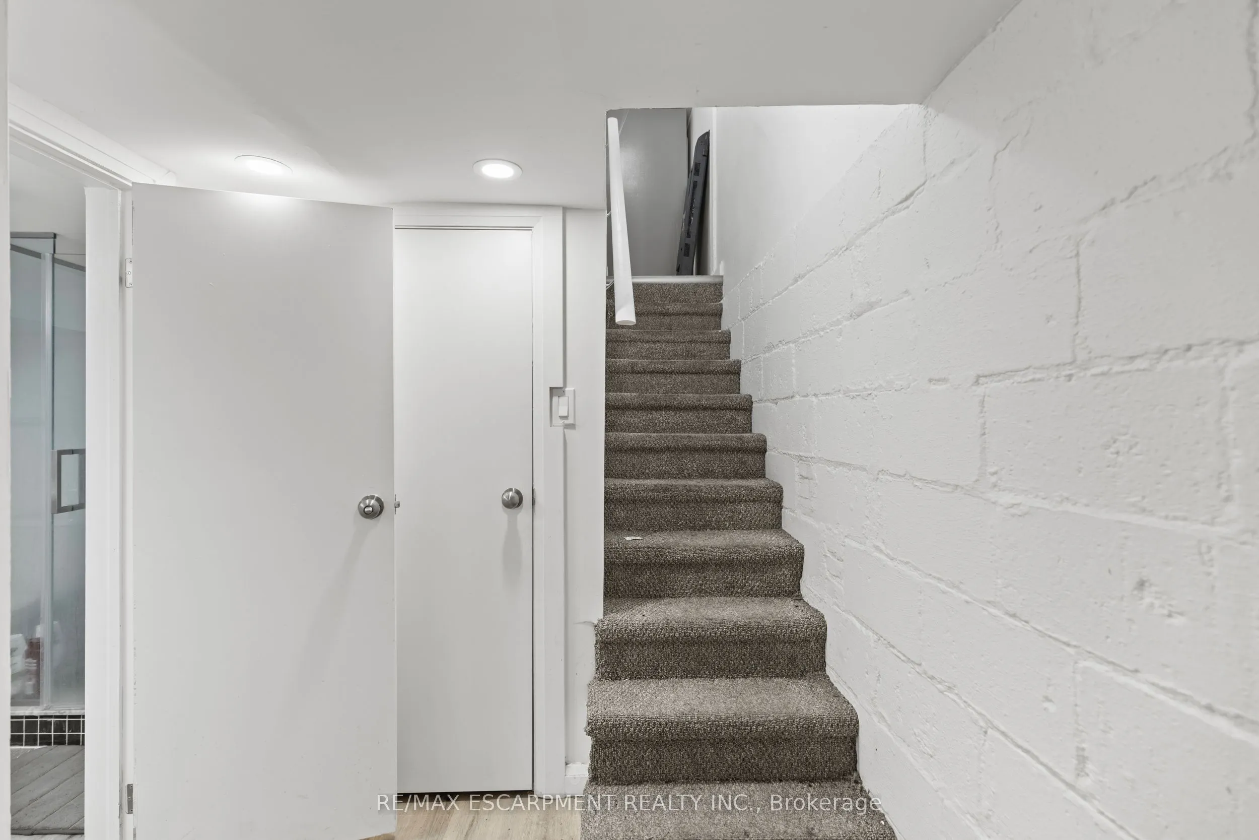 48 Locke Street S