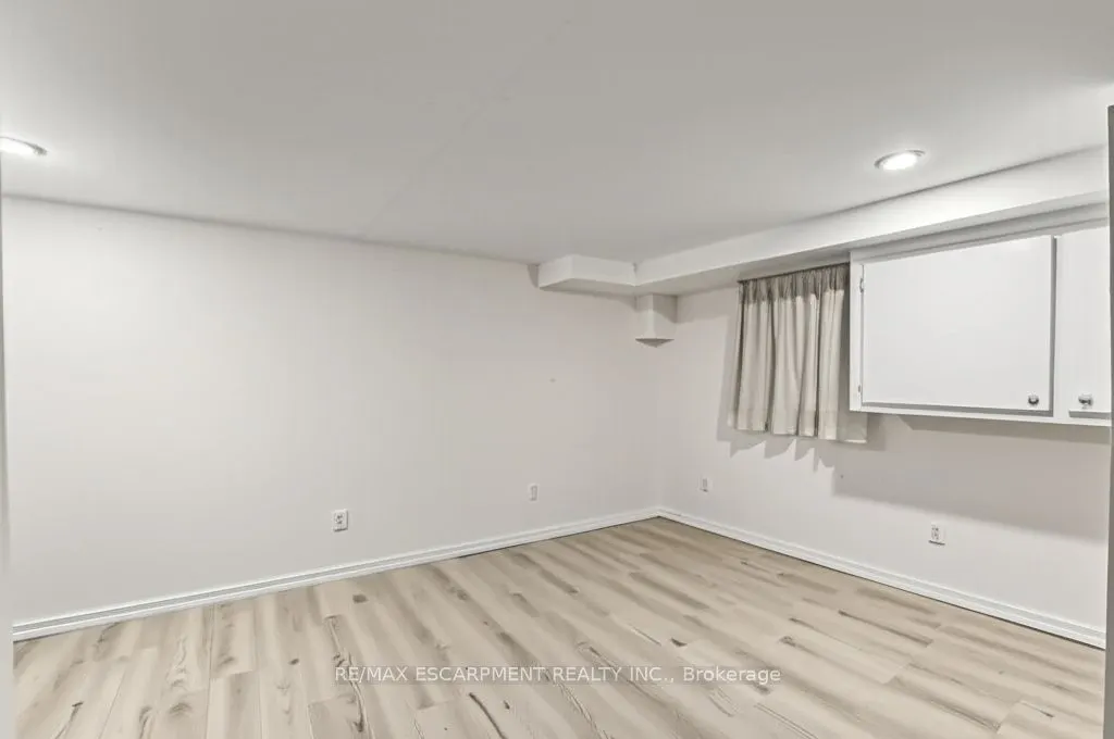 48 Locke Street S