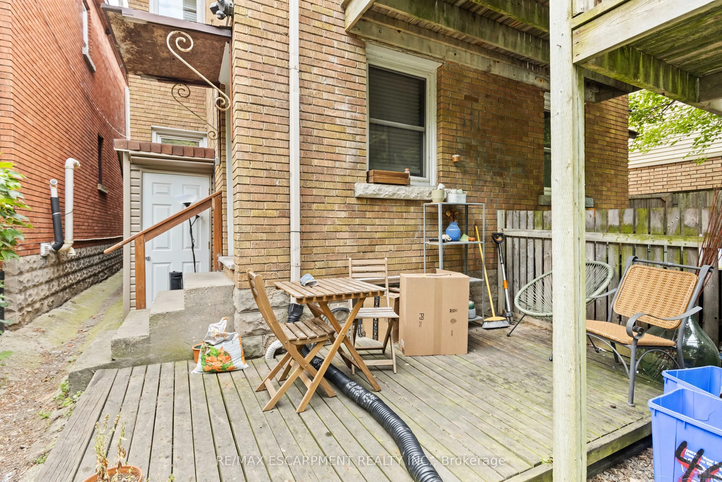 48 Locke Street S