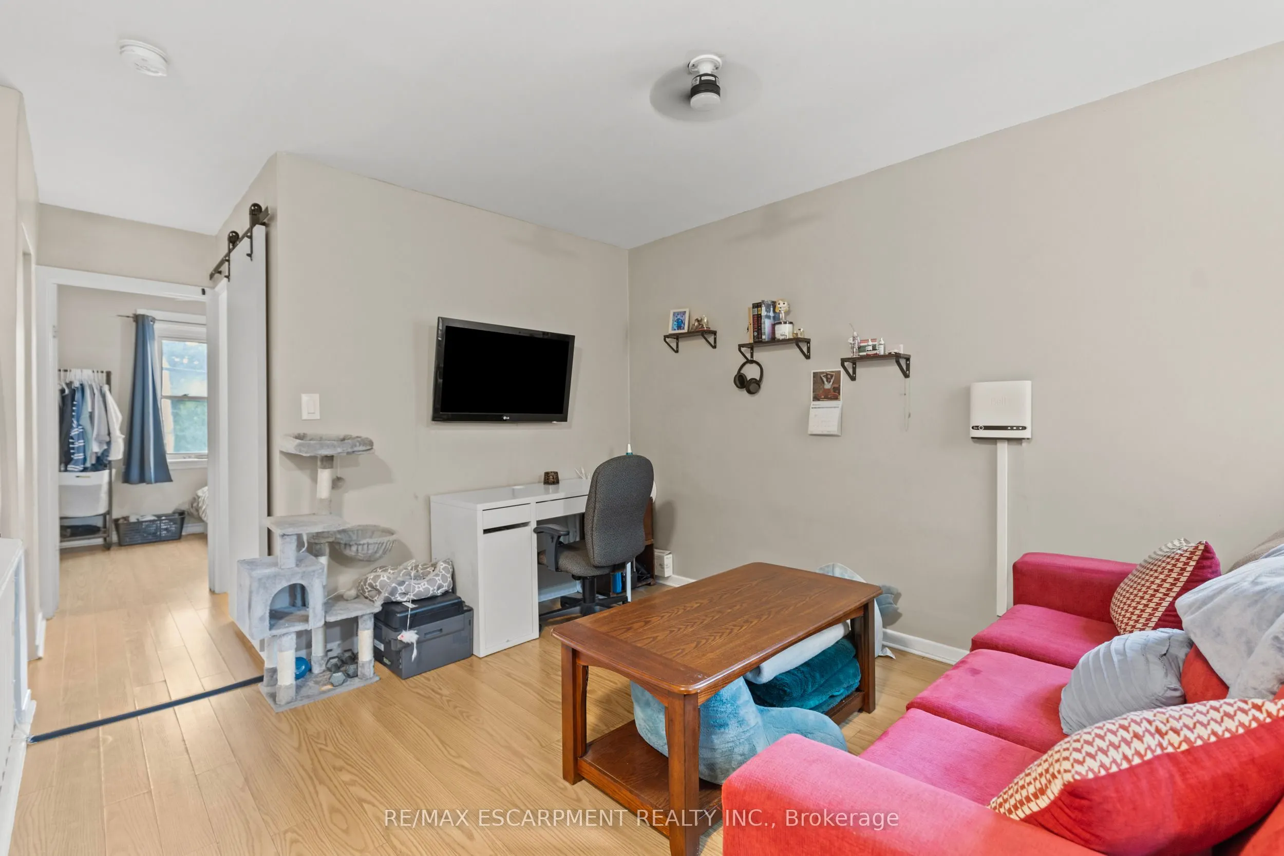 48 Locke Street S