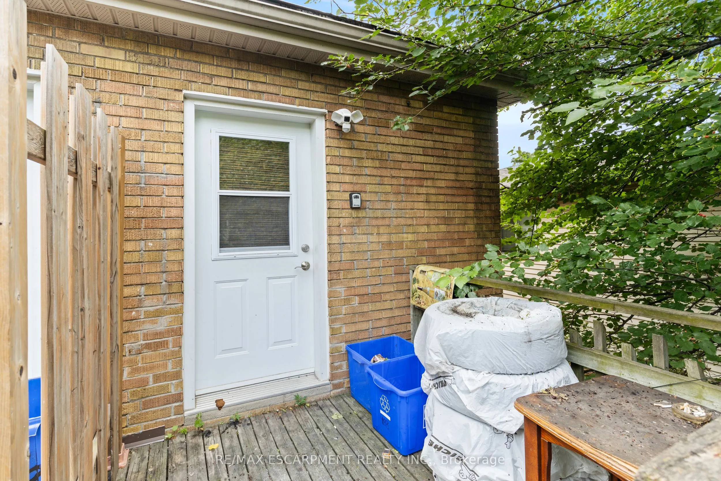 48 Locke Street S