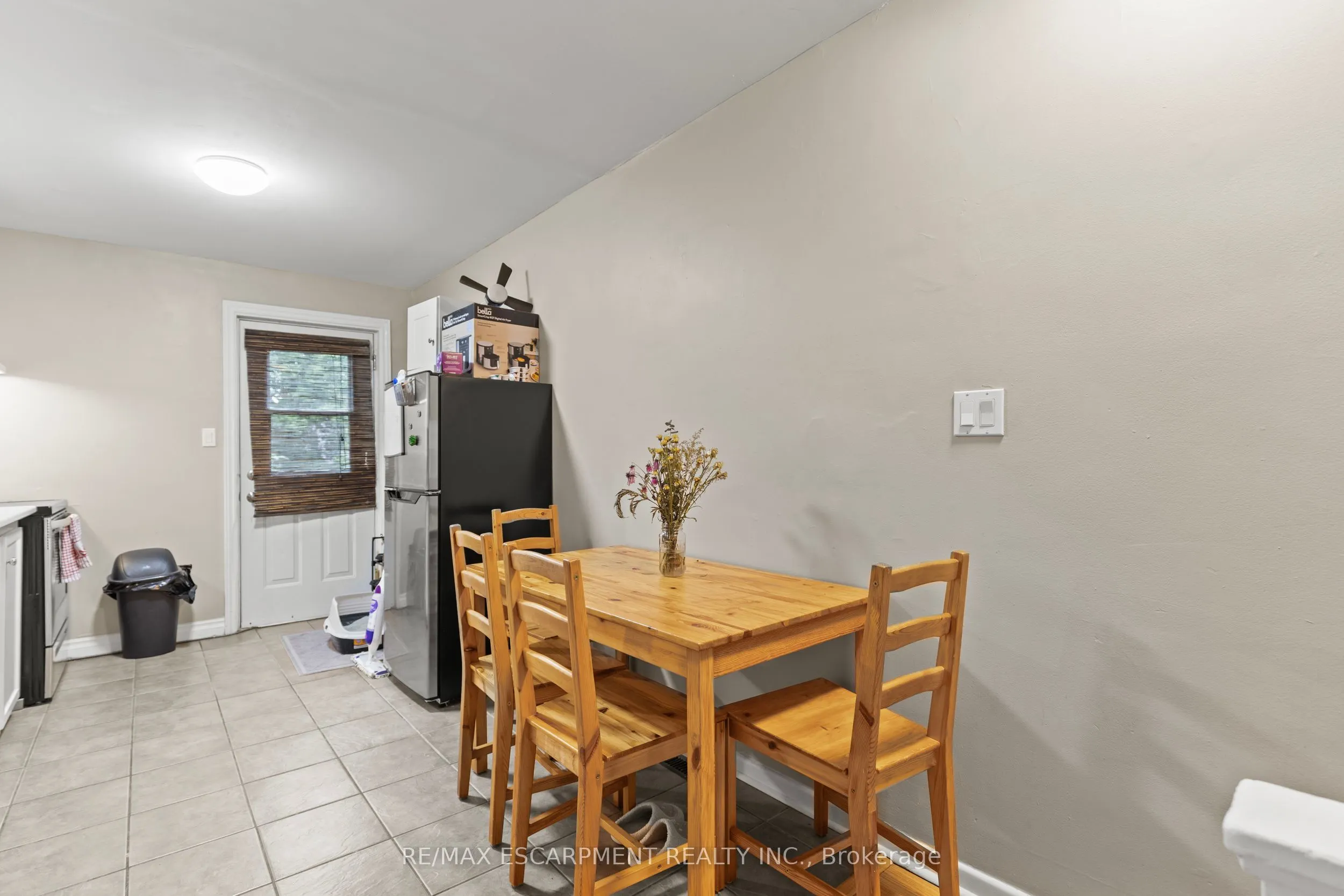48 Locke Street S
