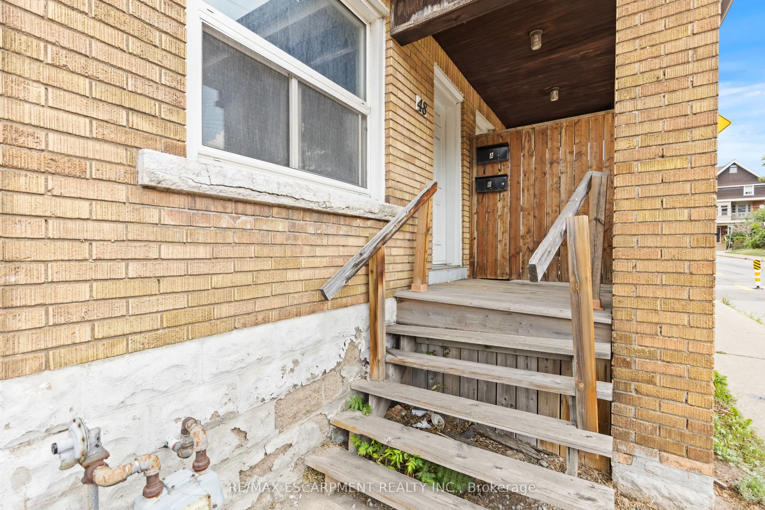 48 Locke Street S