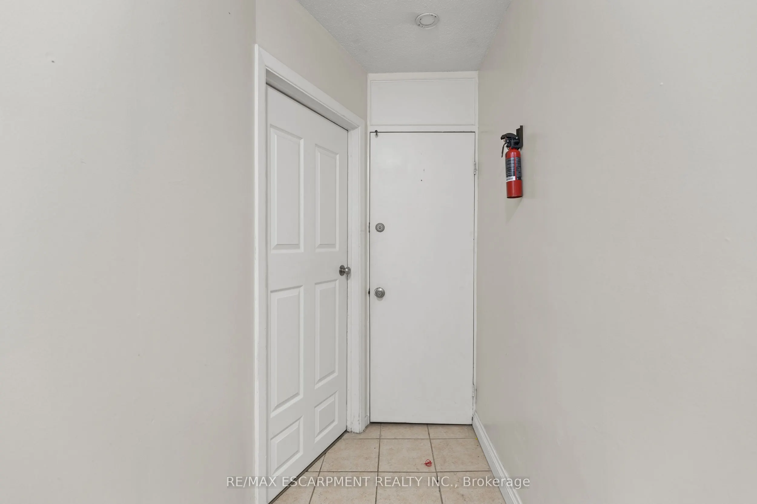 48 Locke Street S