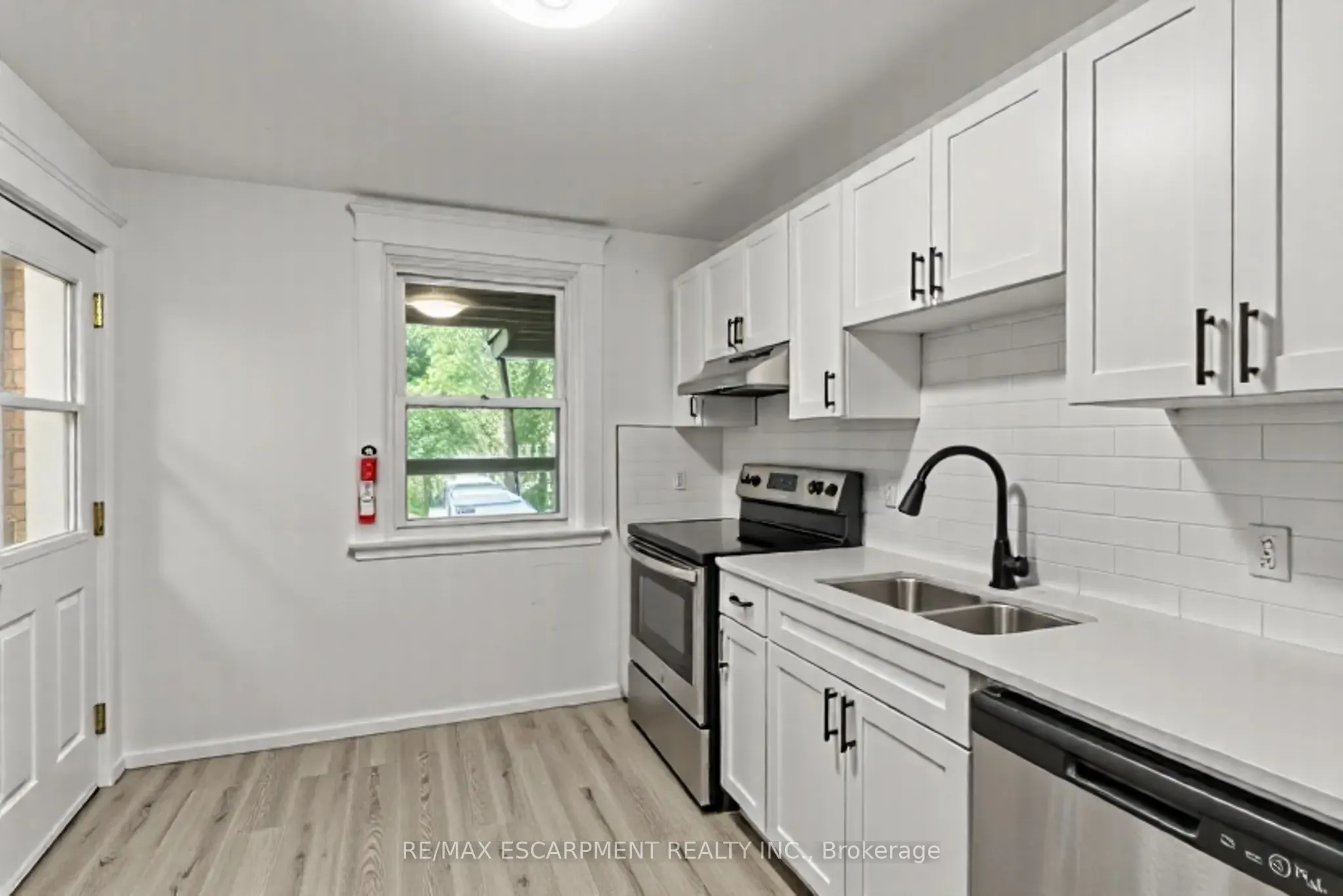 48 Locke Street S
