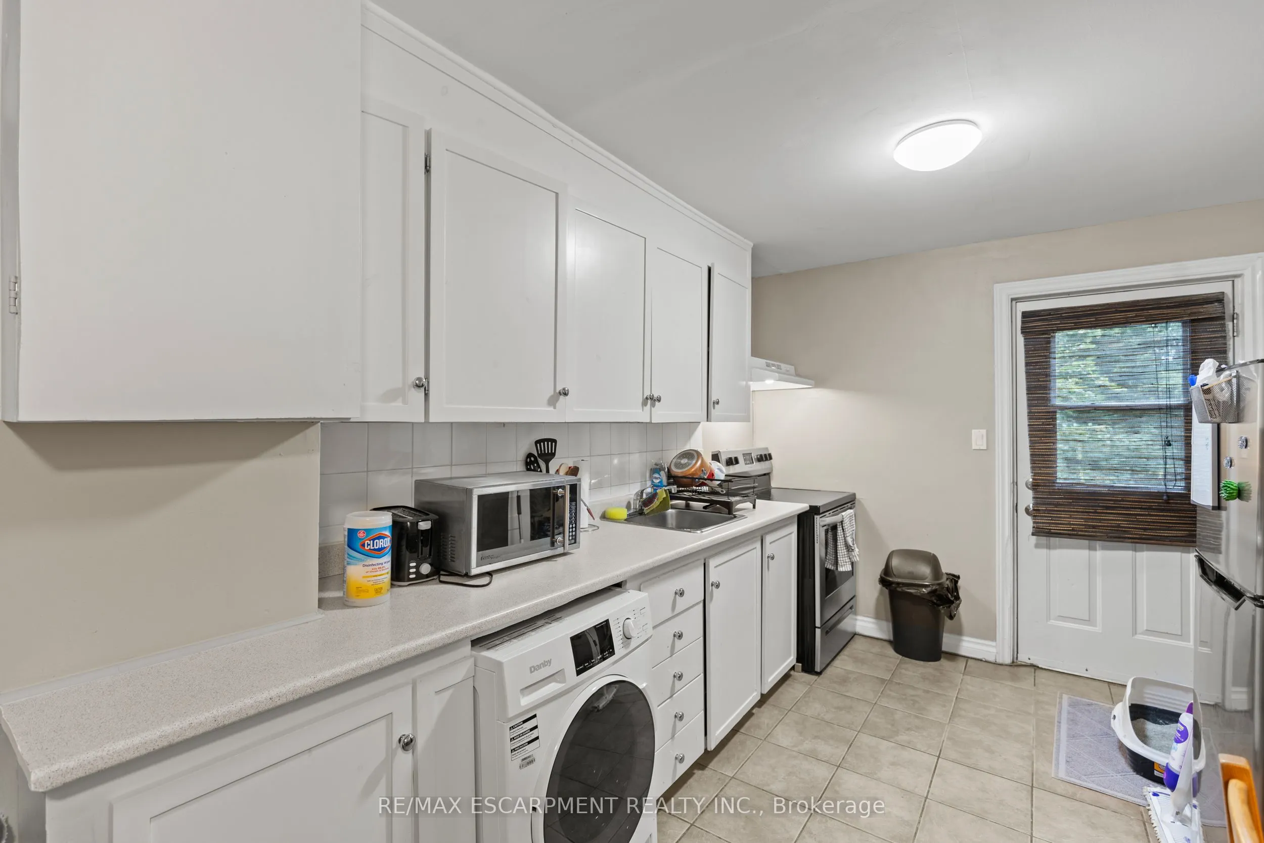 48 Locke Street S