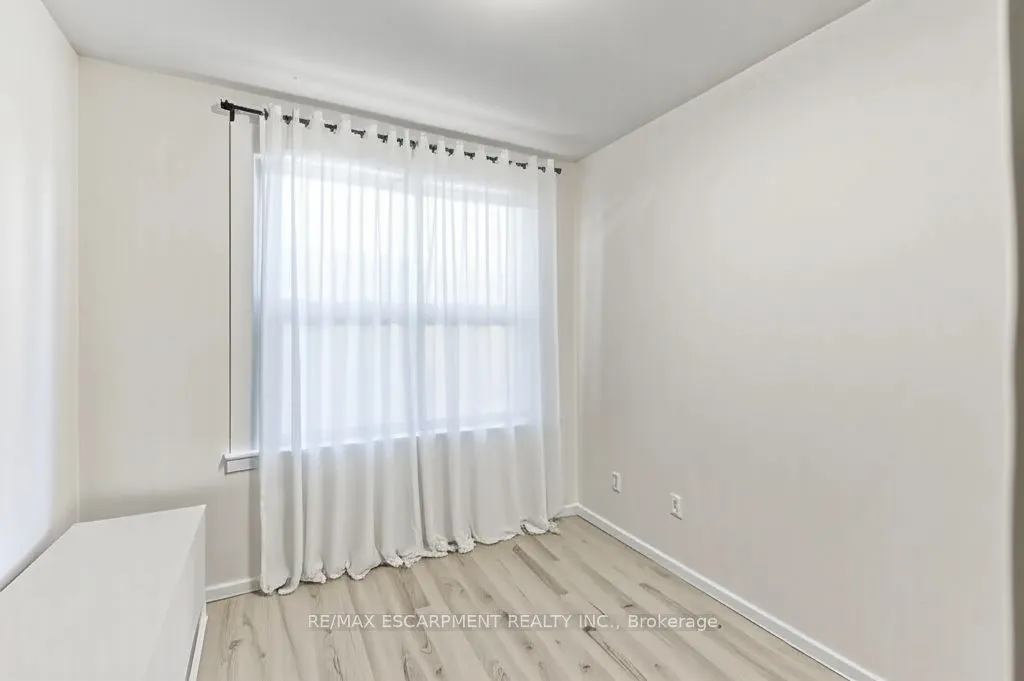 48 Locke Street S