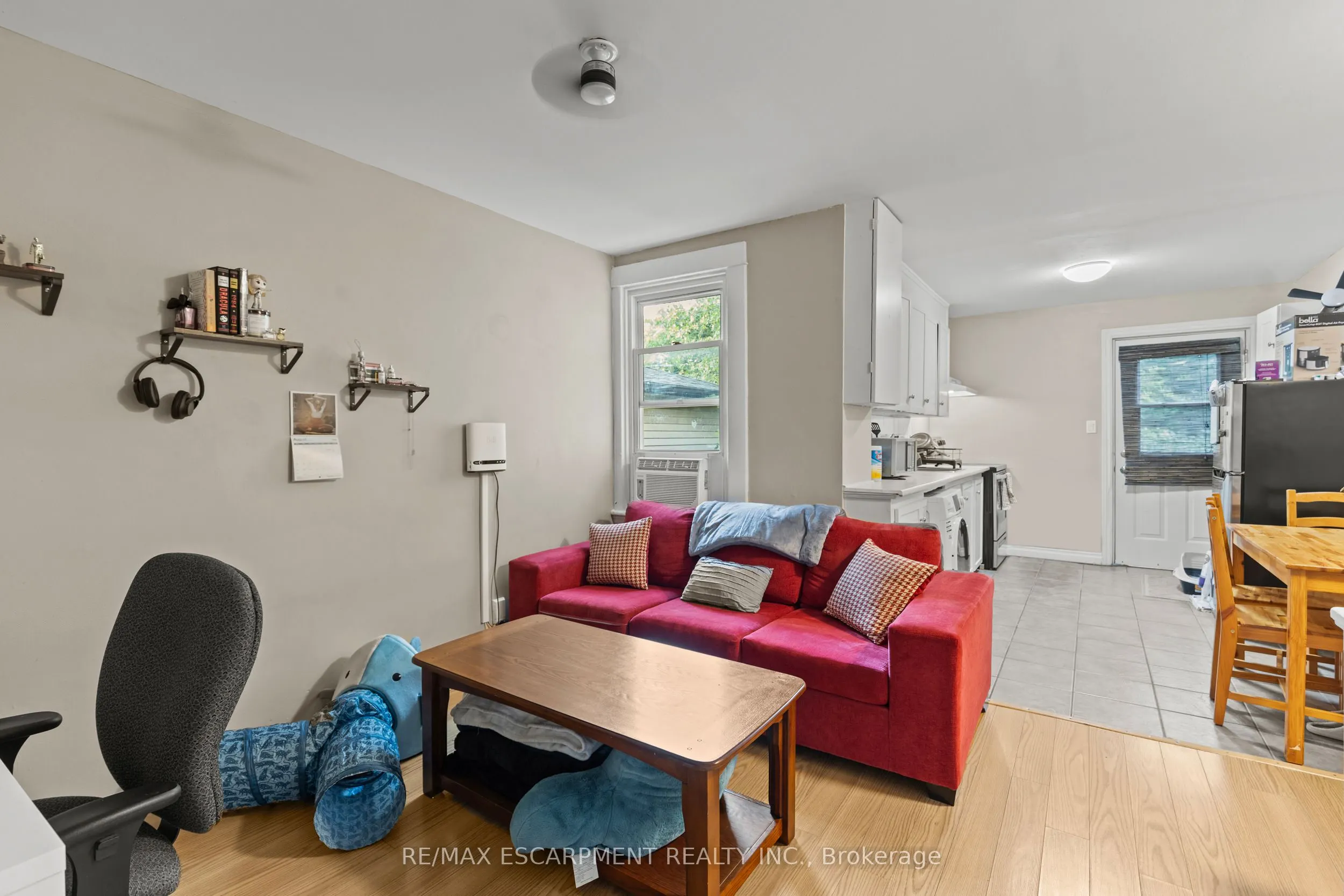 48 Locke Street S