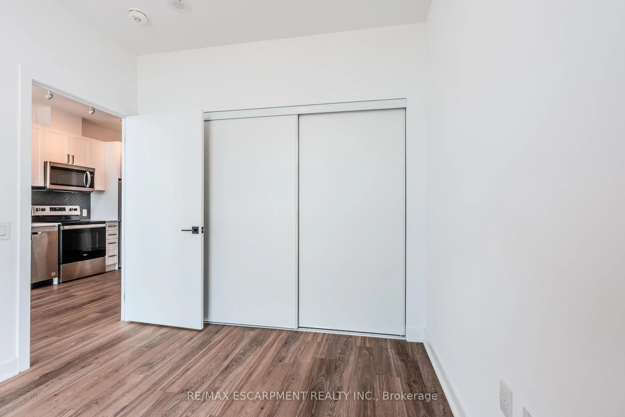 2782 Barton Street E, #814