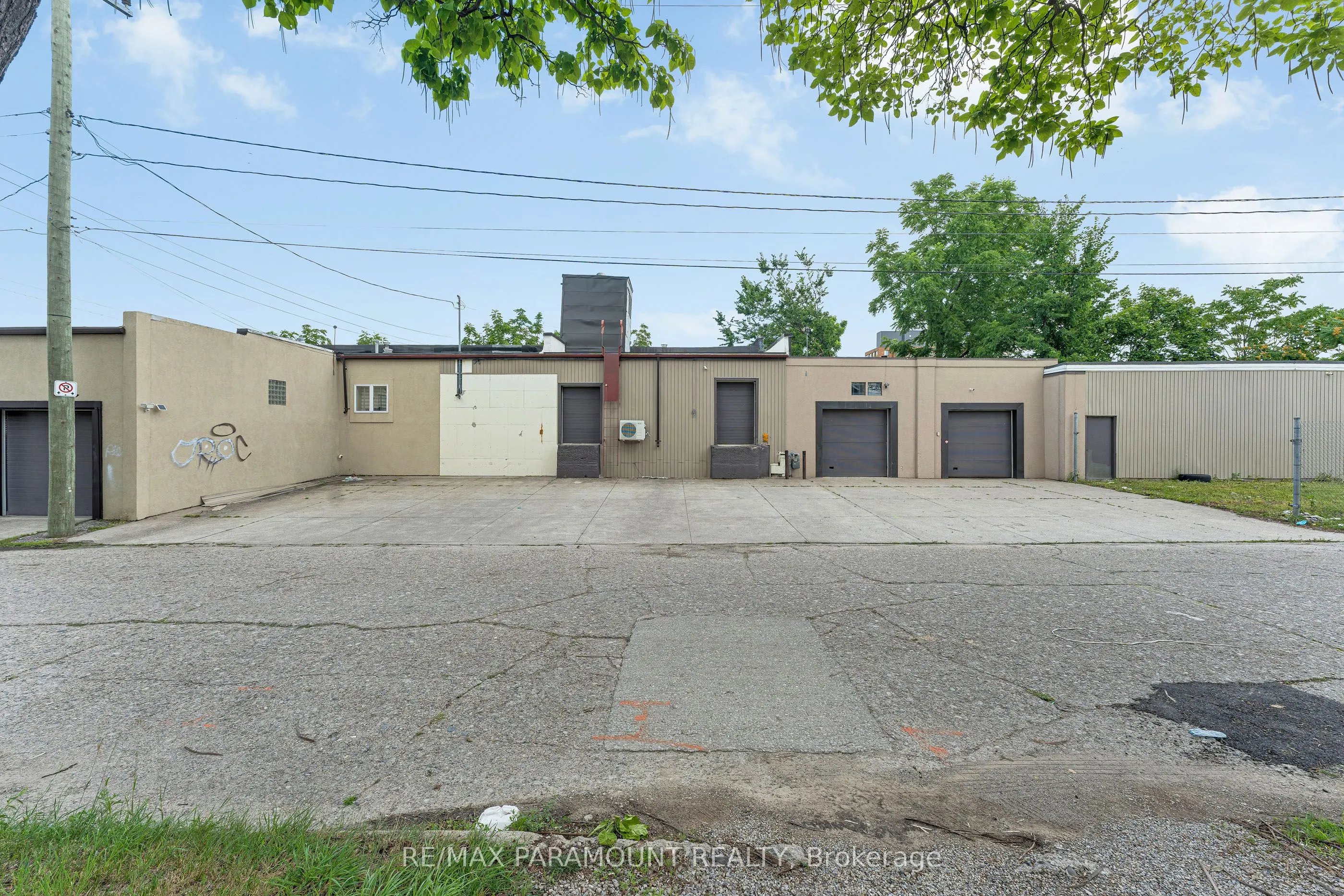 795 University Avenue W