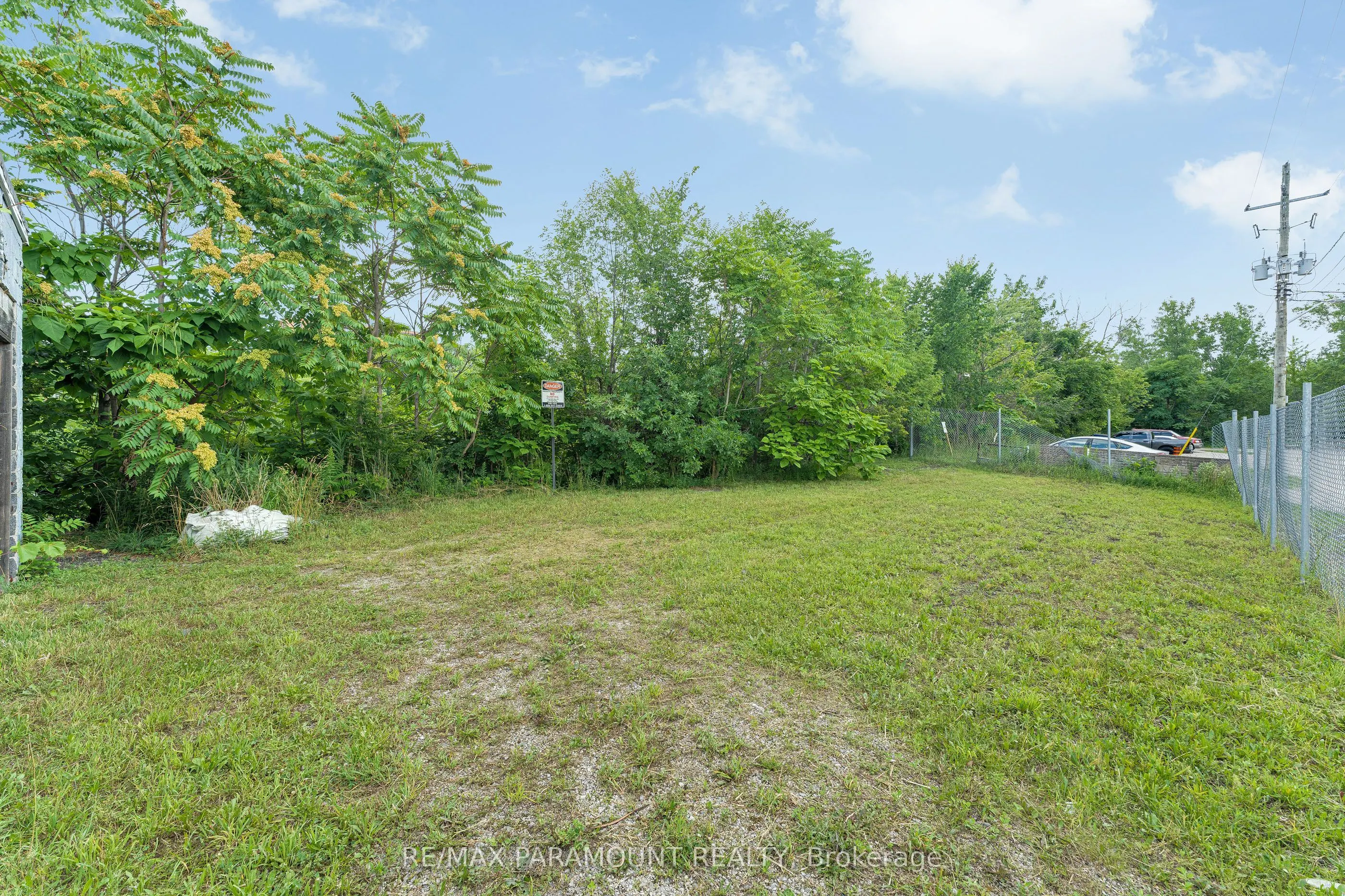 795 University Avenue W