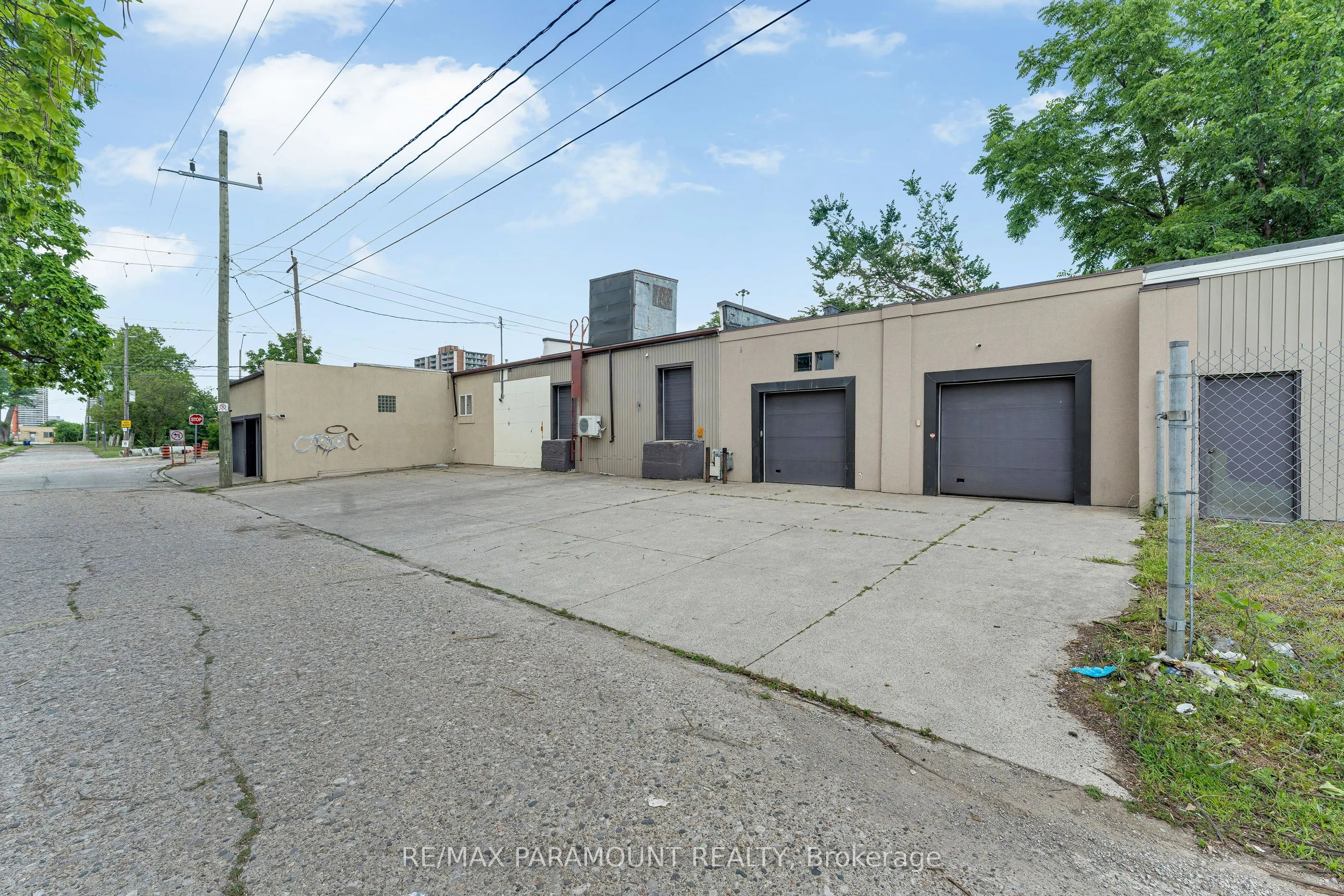 795 University Avenue W