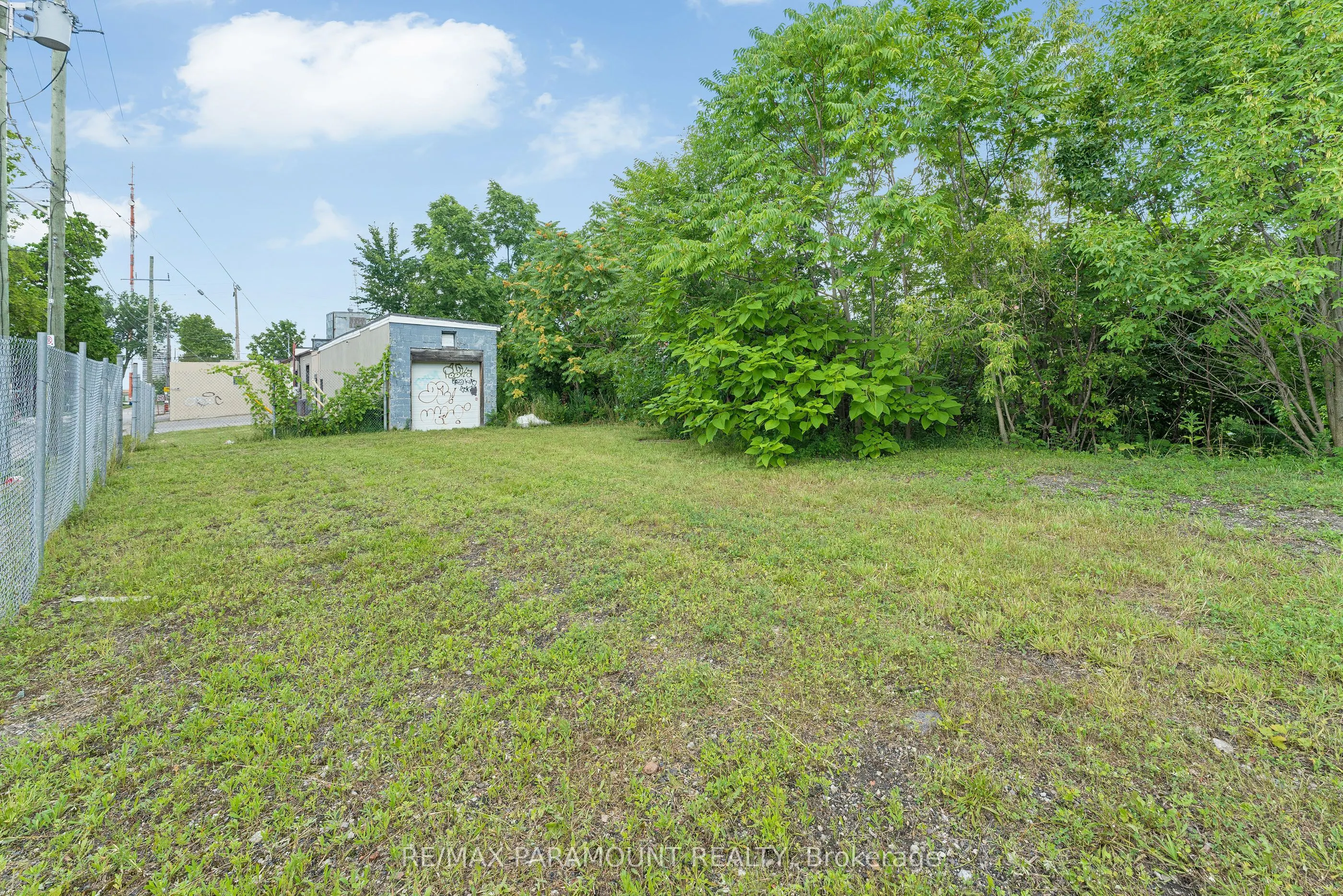 795 University Avenue W