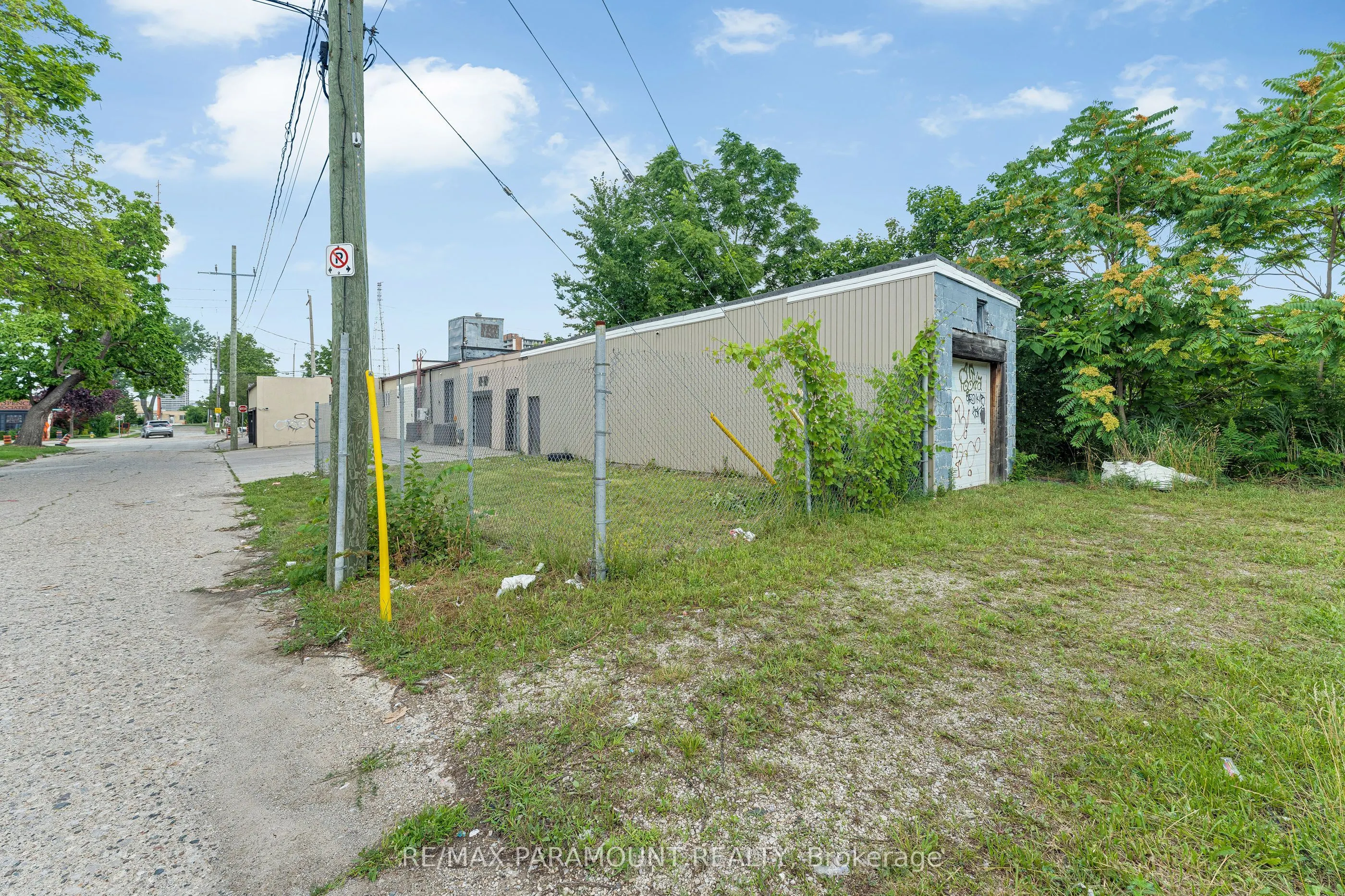 795 University Avenue W