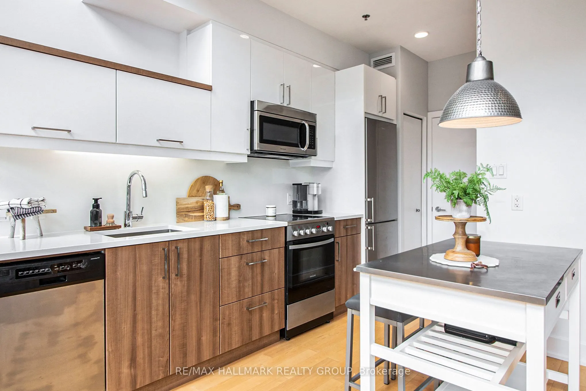 197 Lisgar Street, #213