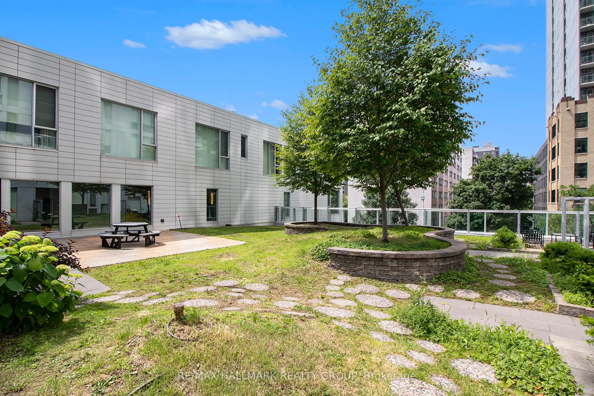 197 Lisgar Street, #213
