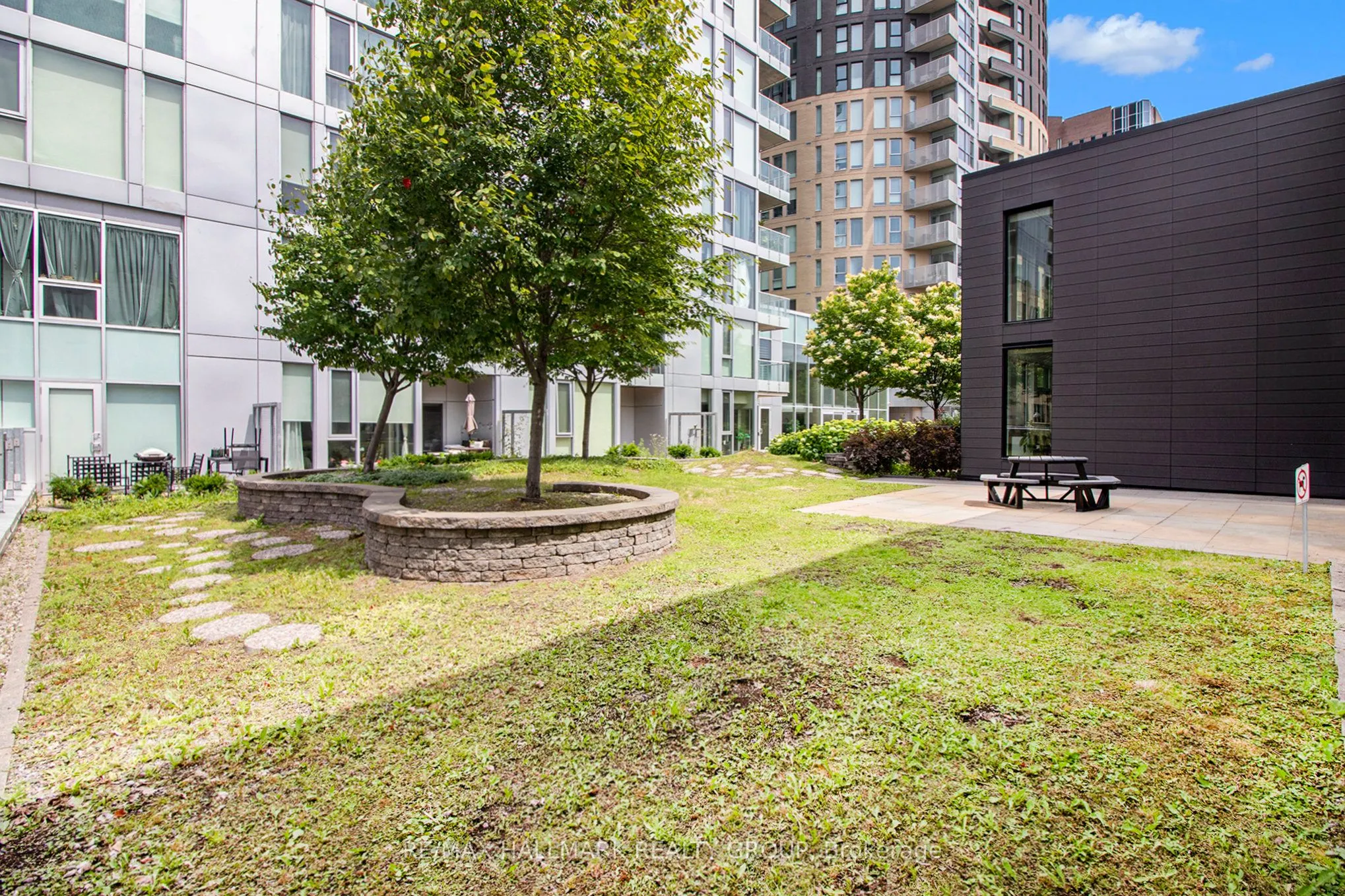197 Lisgar Street, #213