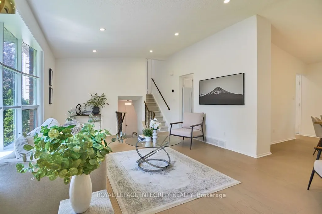 77 Seabrooke Drive