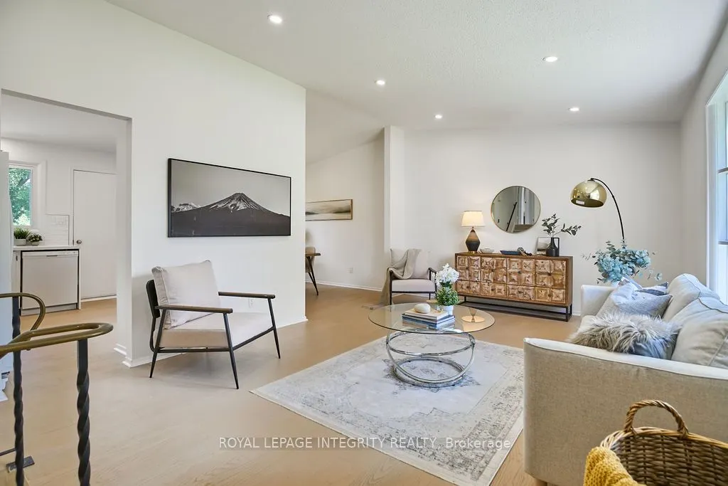 77 Seabrooke Drive