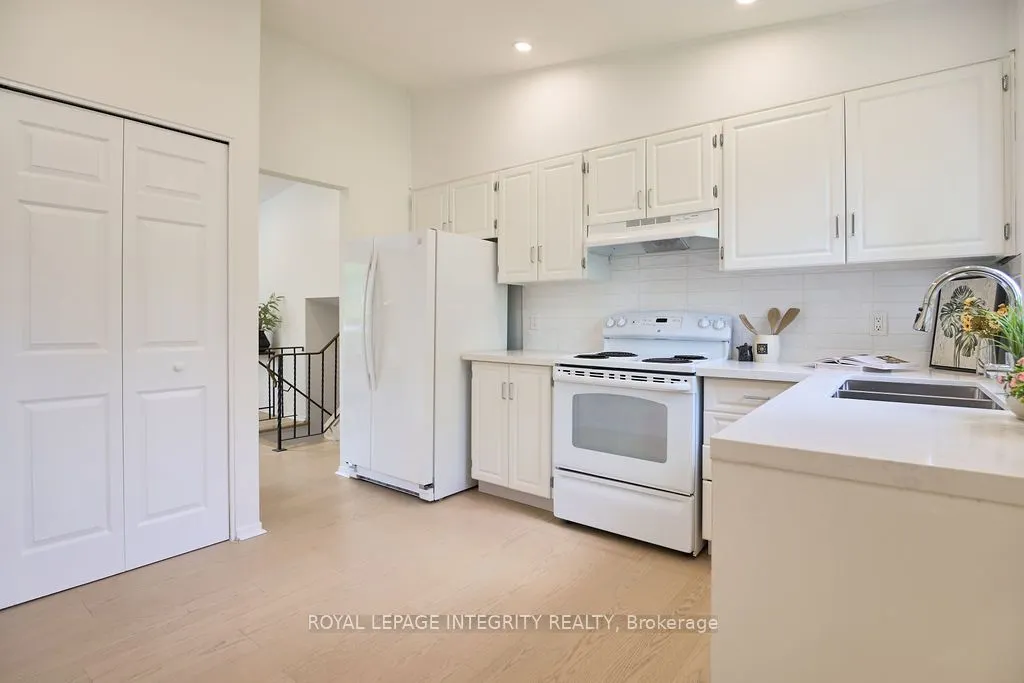 77 Seabrooke Drive