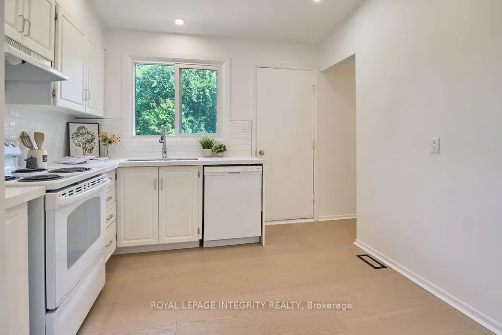 77 Seabrooke Drive