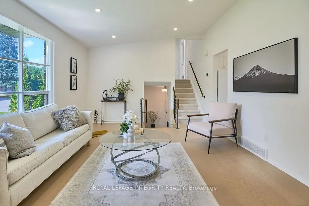 77 Seabrooke Drive