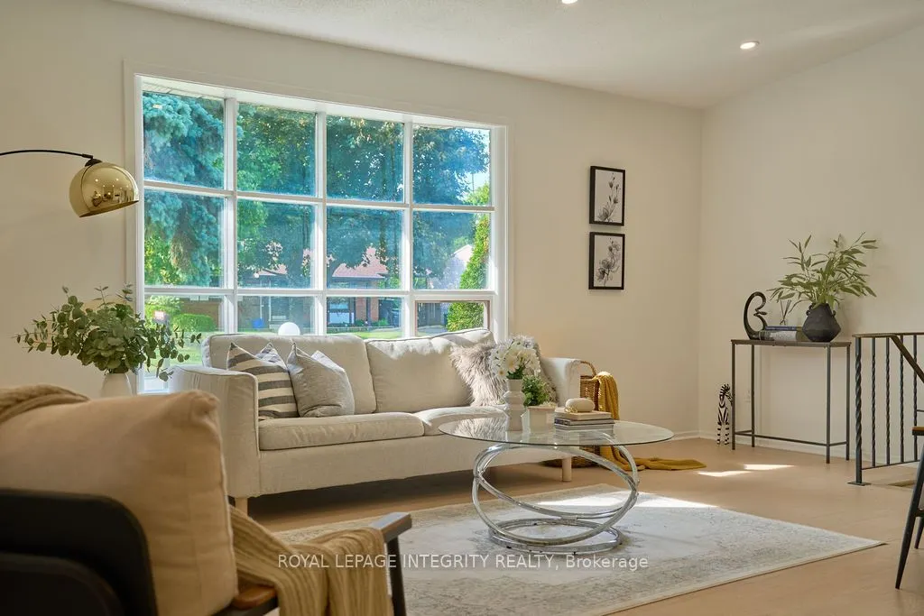 77 Seabrooke Drive