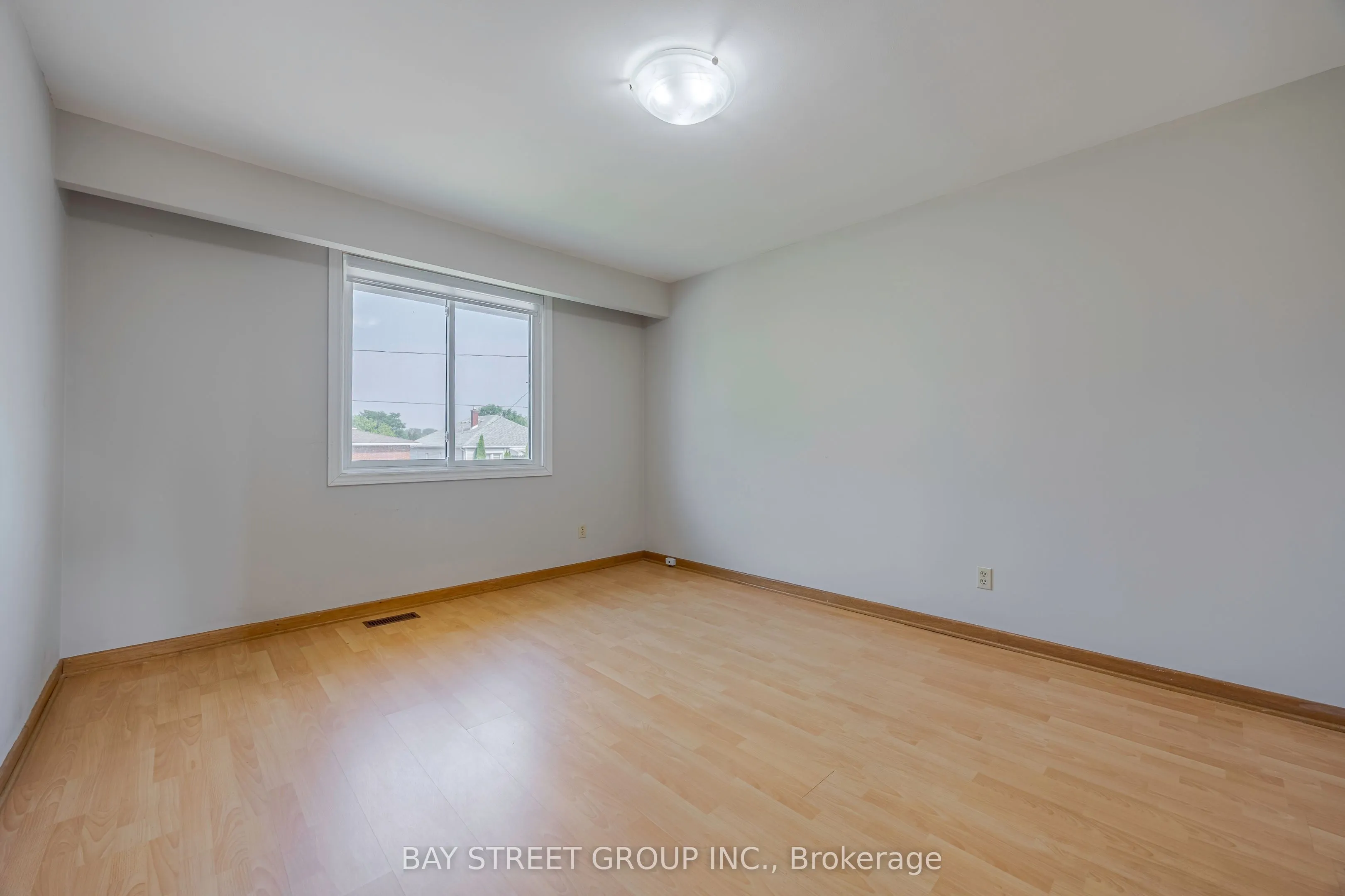 29 West Street N, #Upper