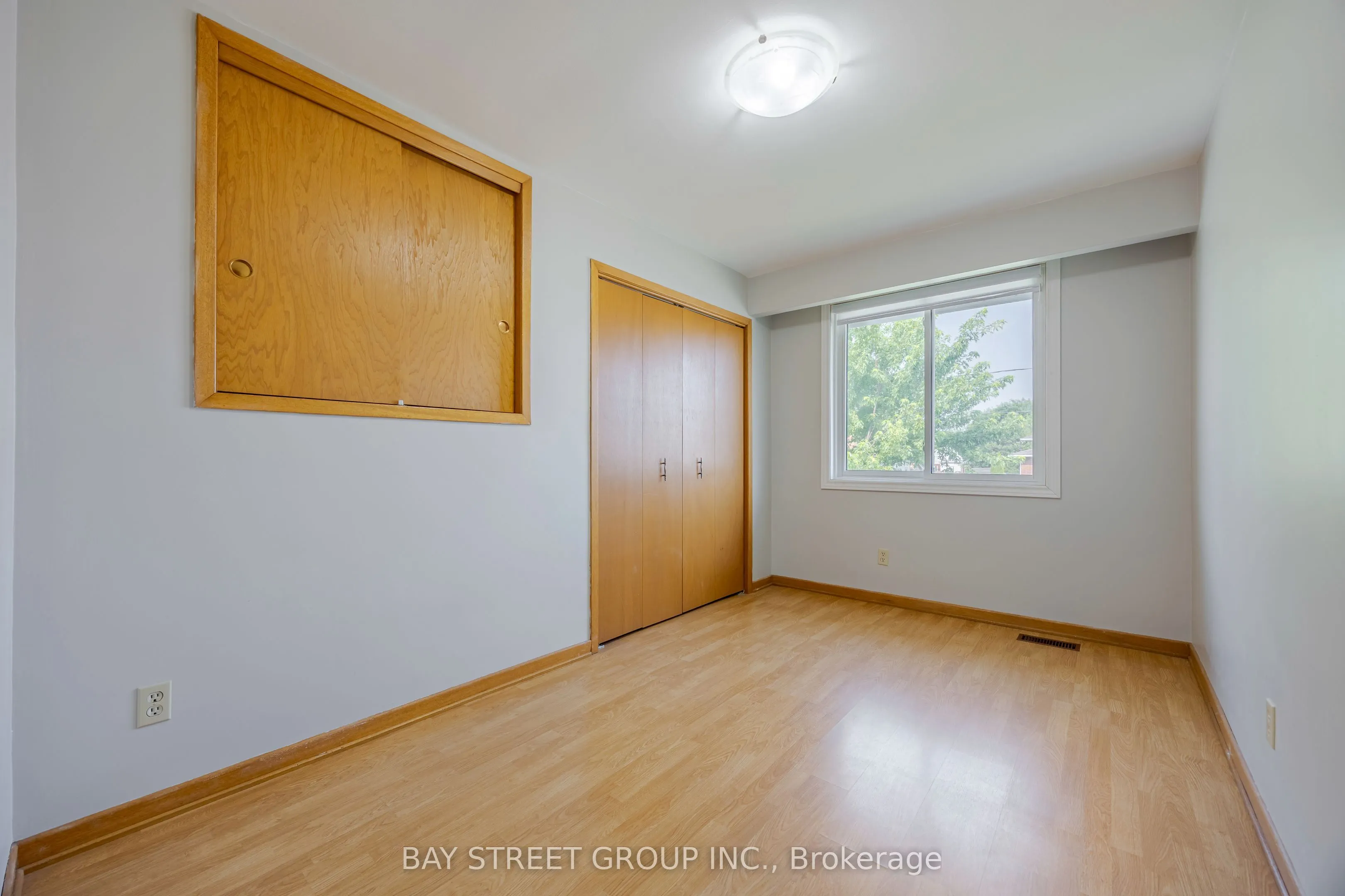 29 West Street N, #Upper