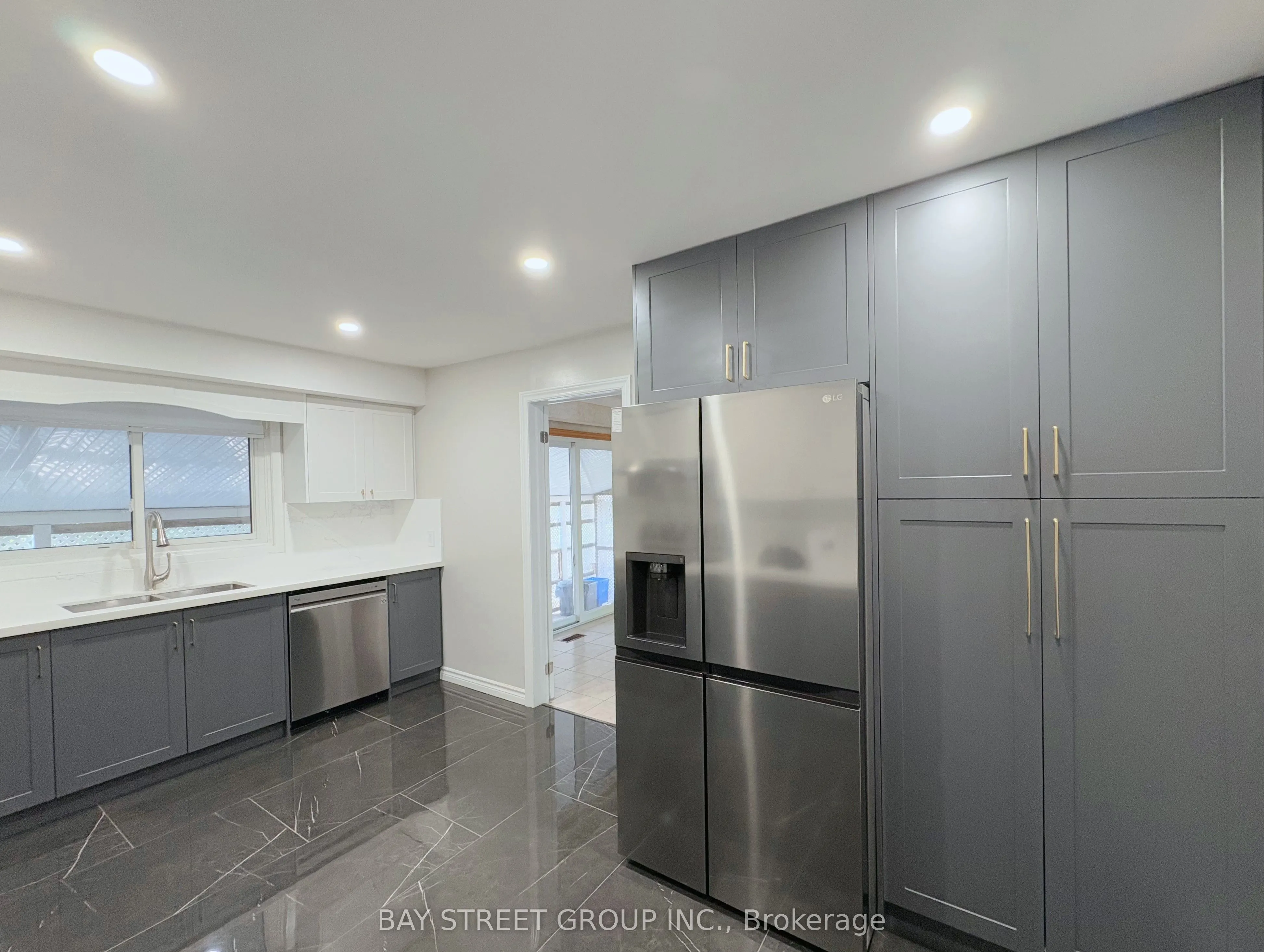 29 West Street N, #Upper