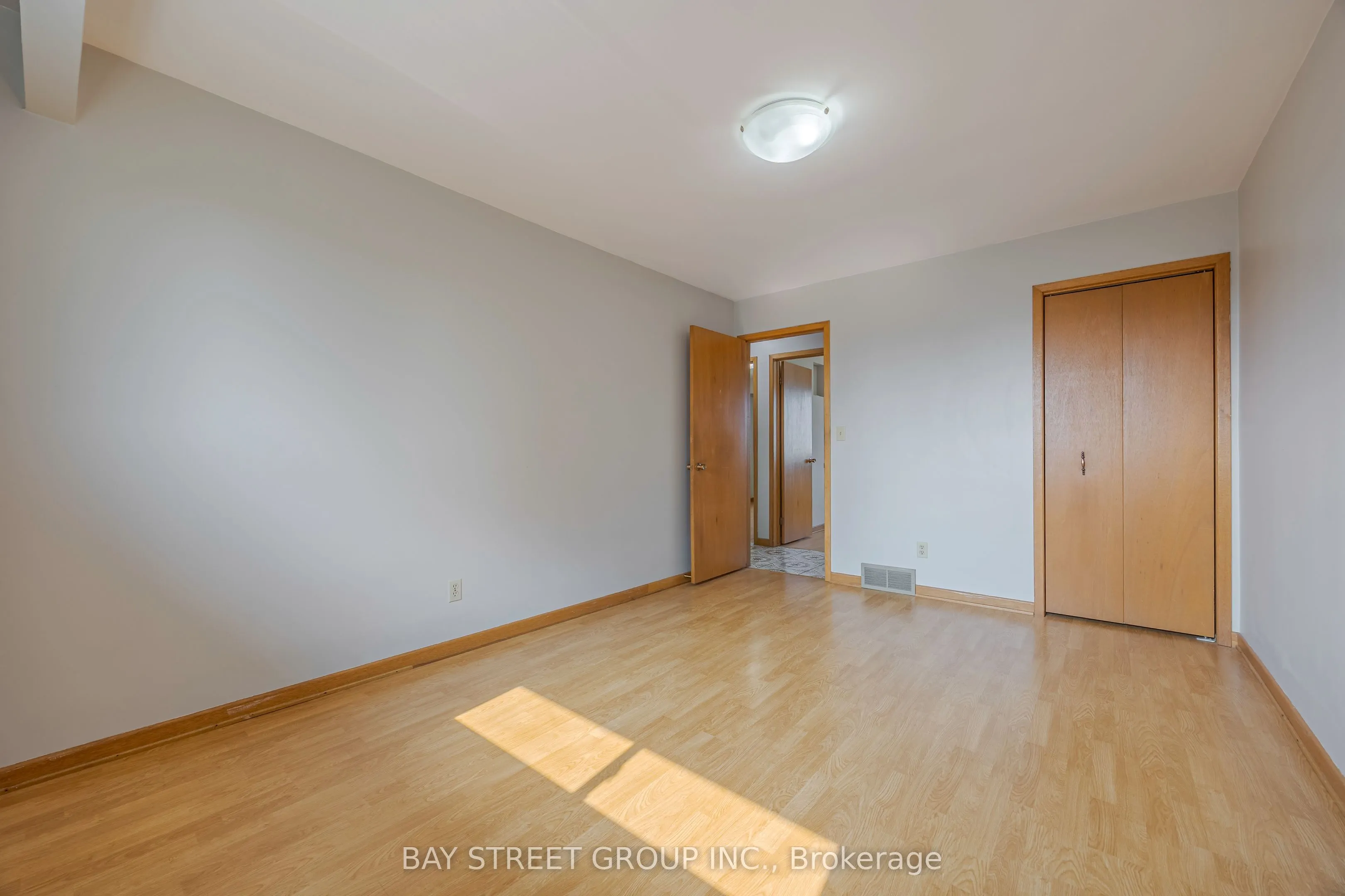29 West Street N, #Upper