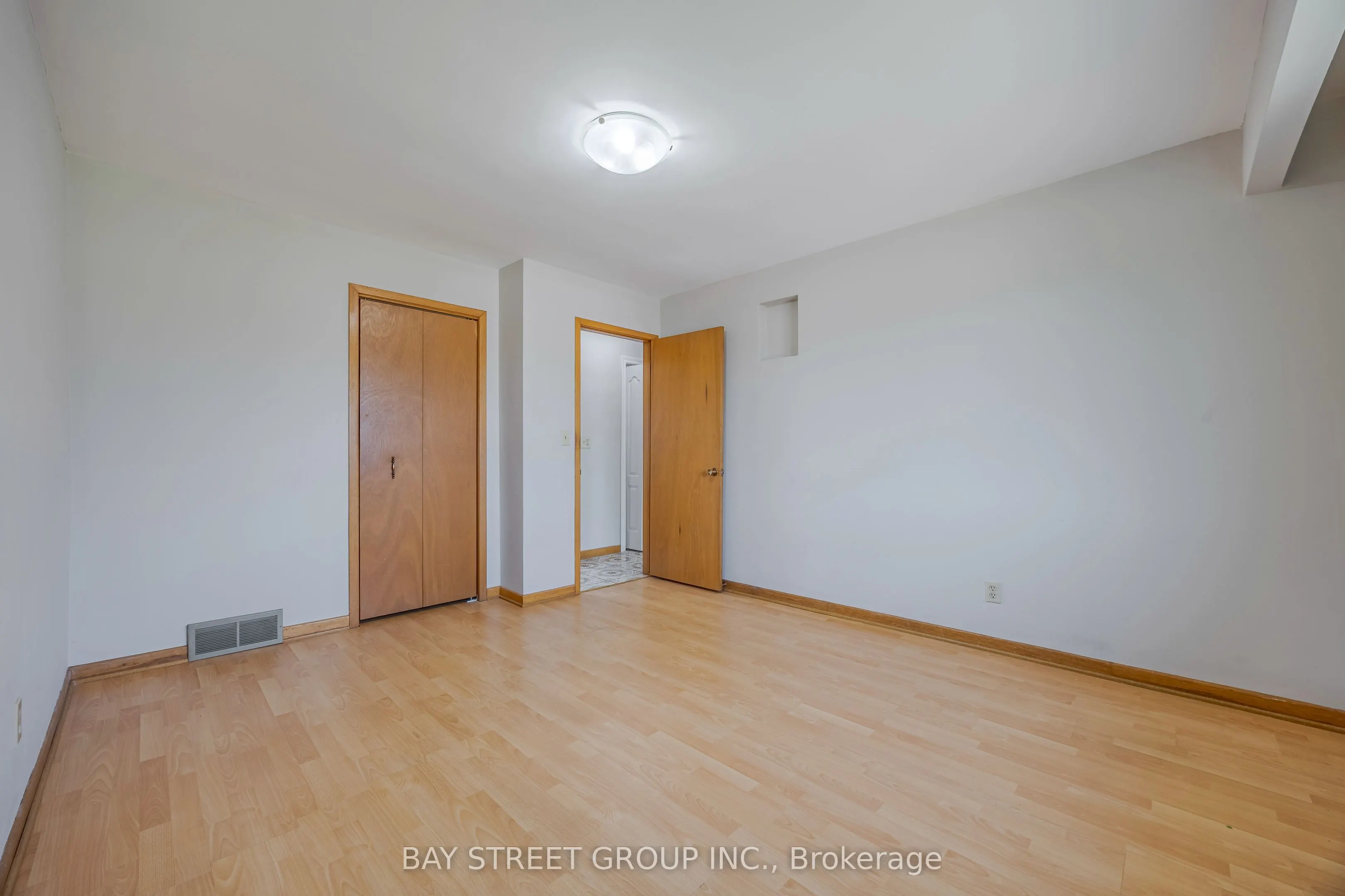 29 West Street N, #Upper