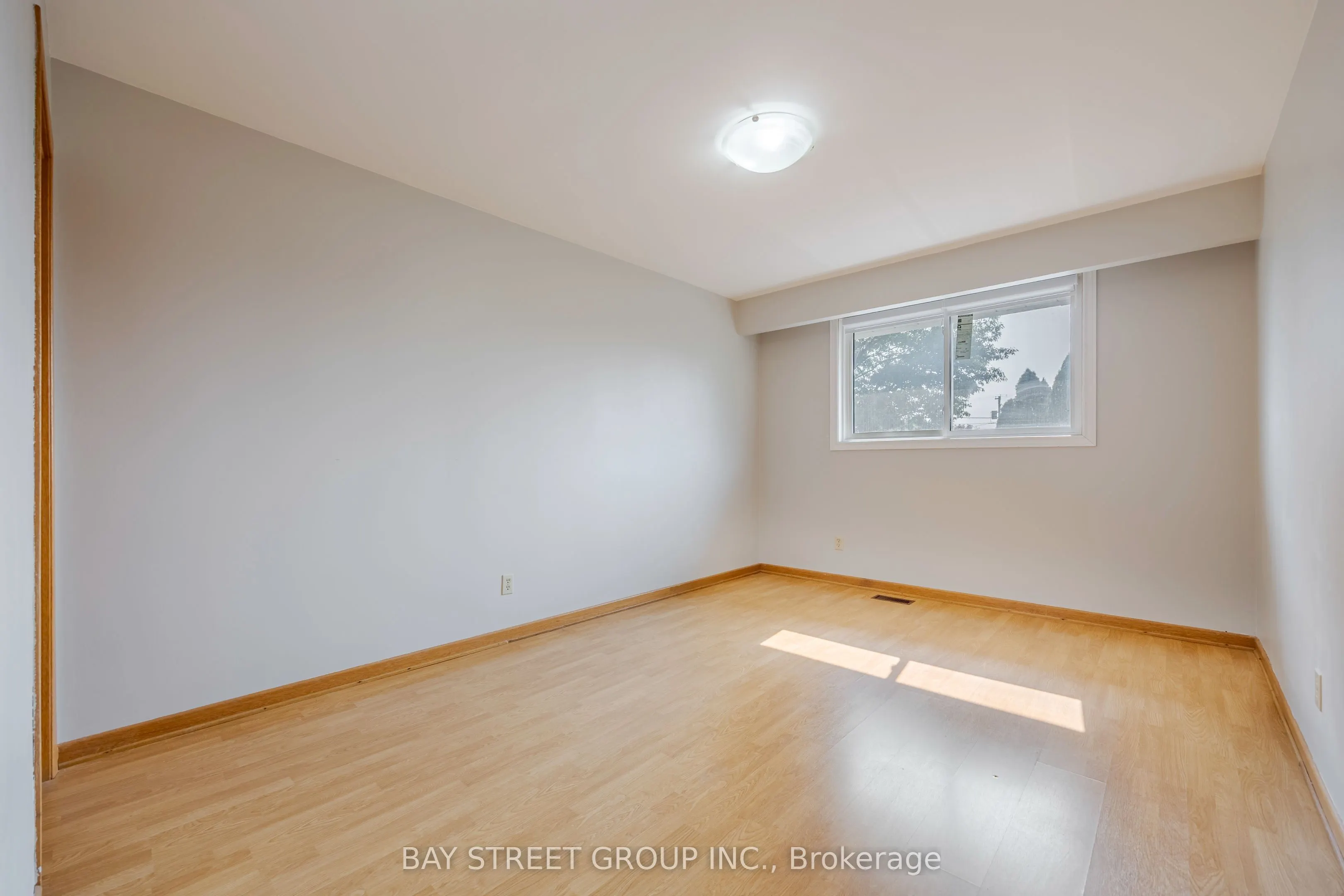 29 West Street N, #Upper