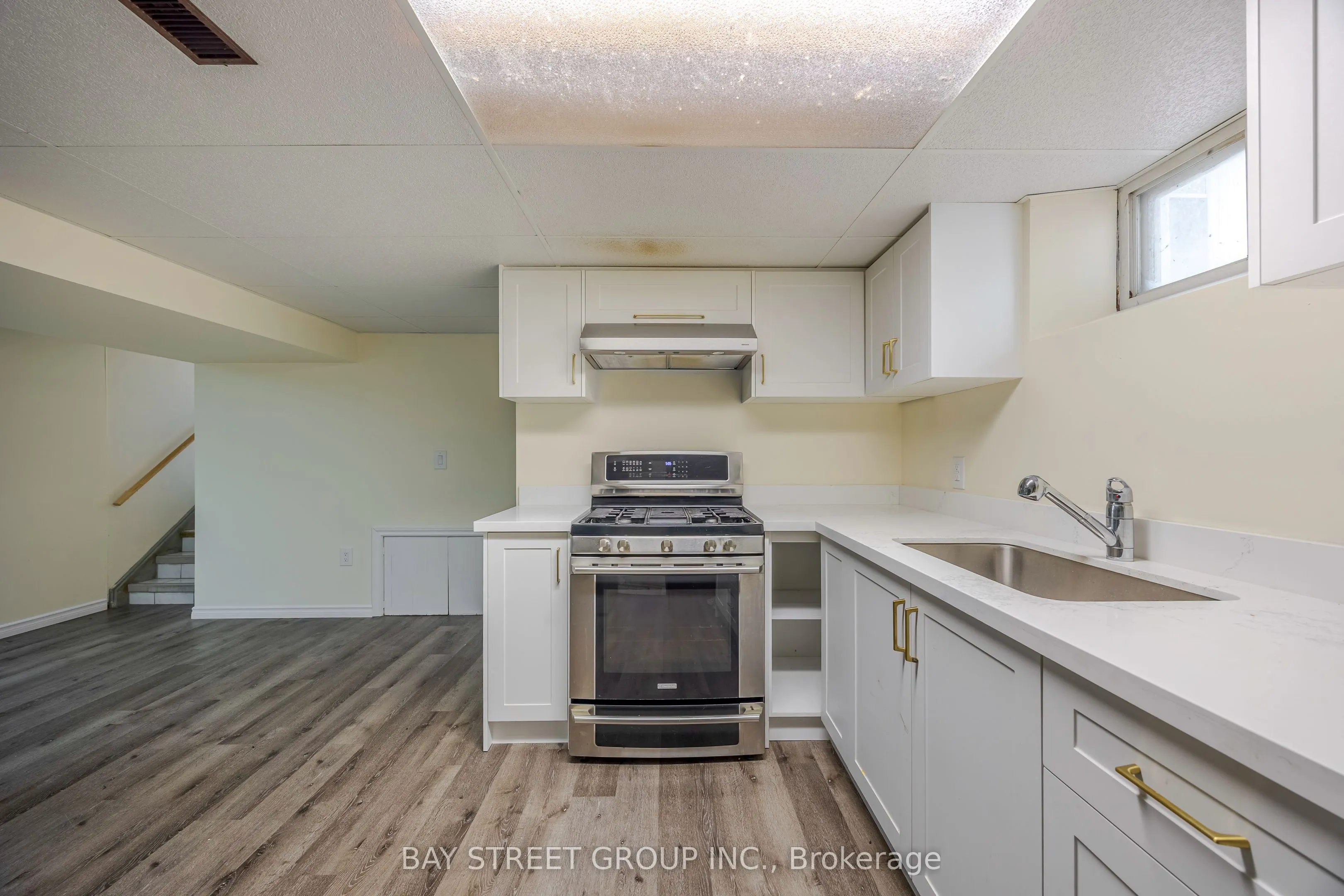 29 West Street N, #Lower