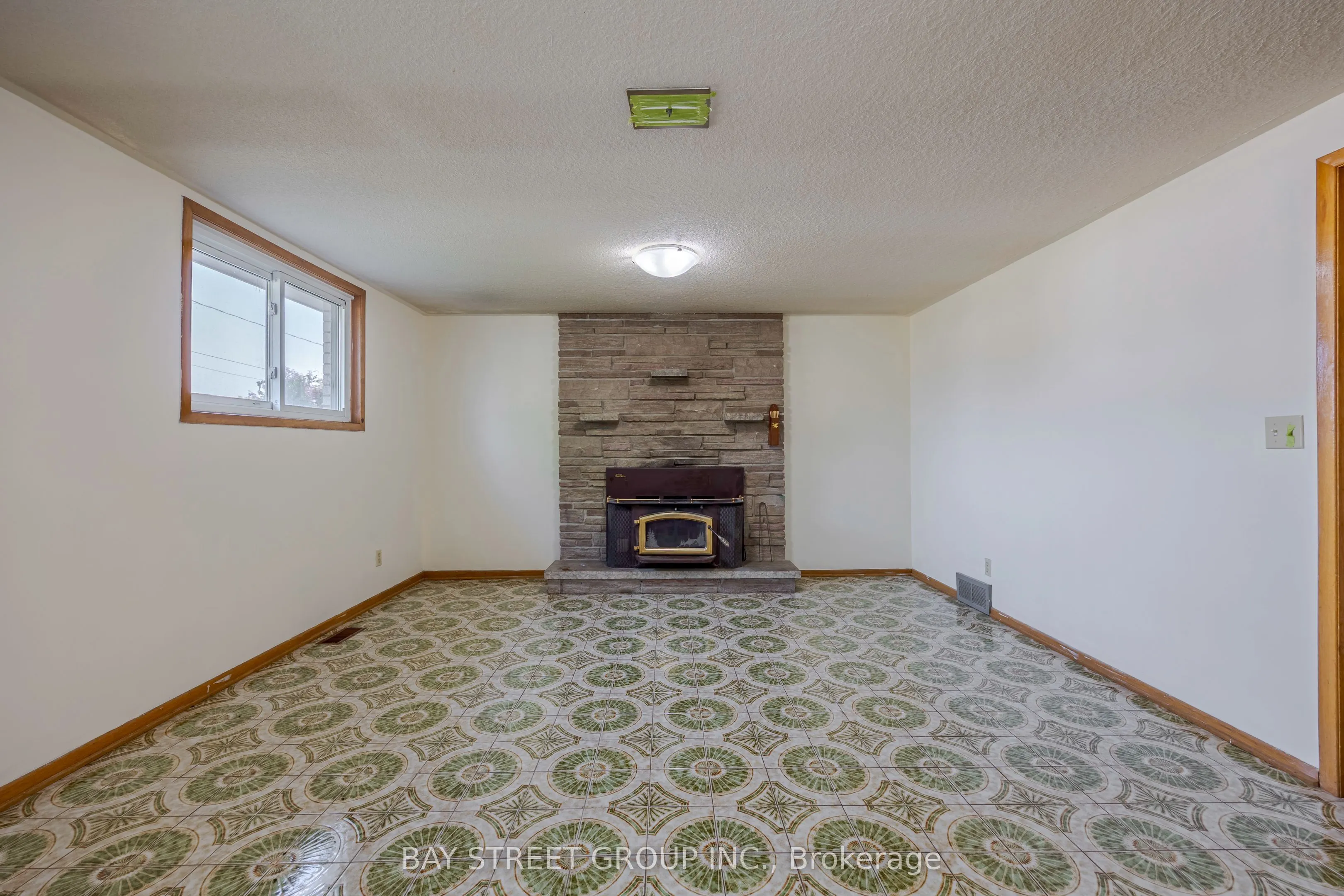 29 West Street N, #Lower