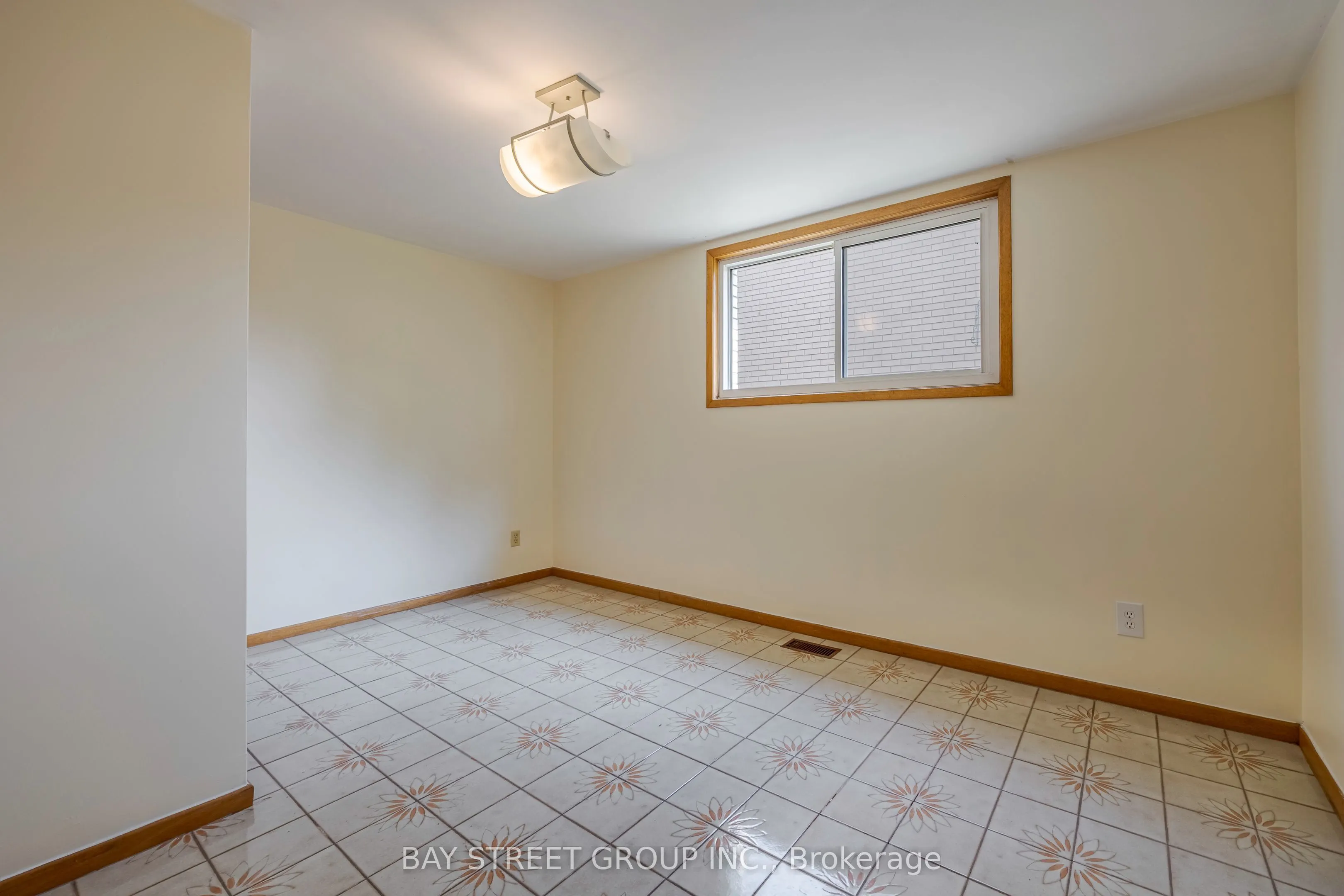 29 West Street N, #Lower