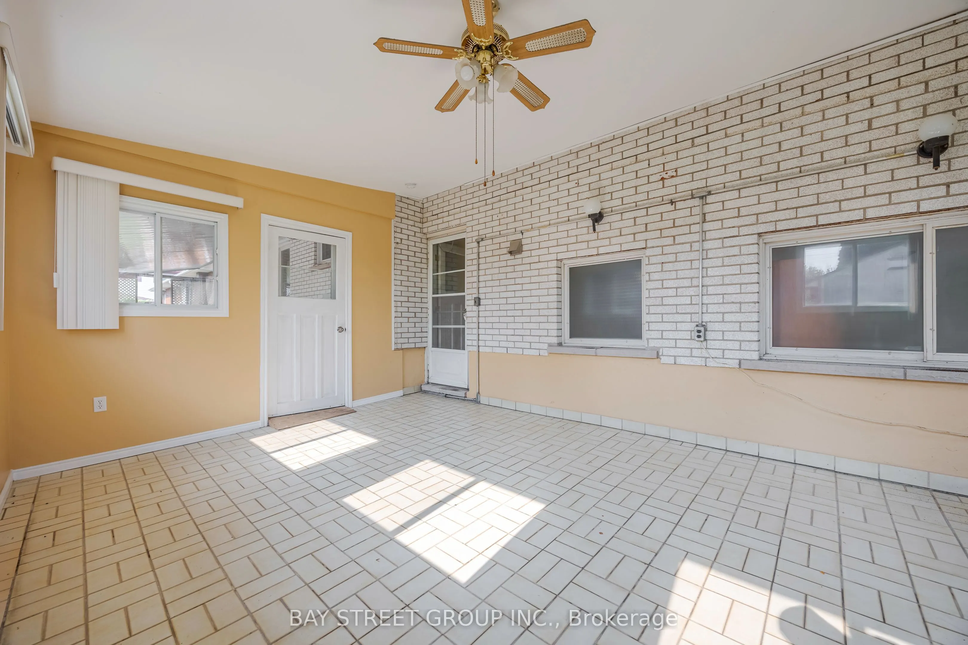29 West Street N, #Lower