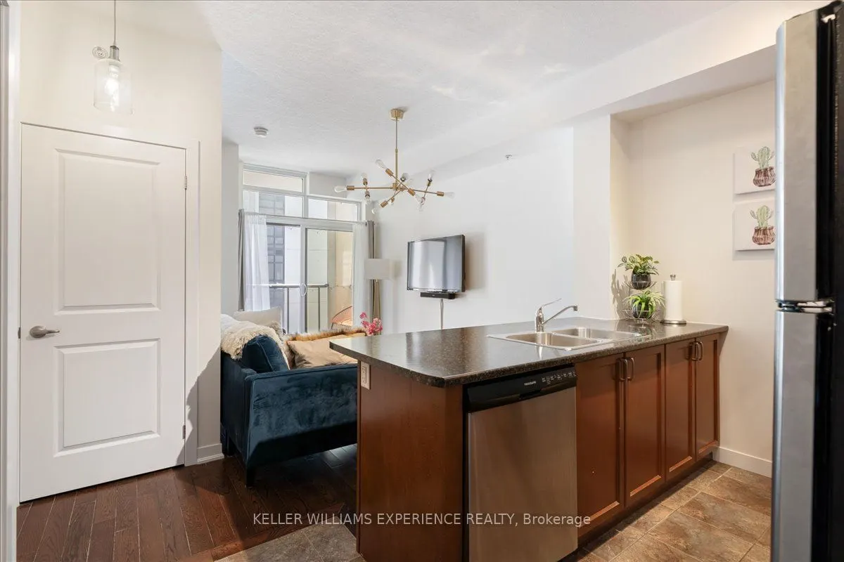 85 Robinson Street, #808
